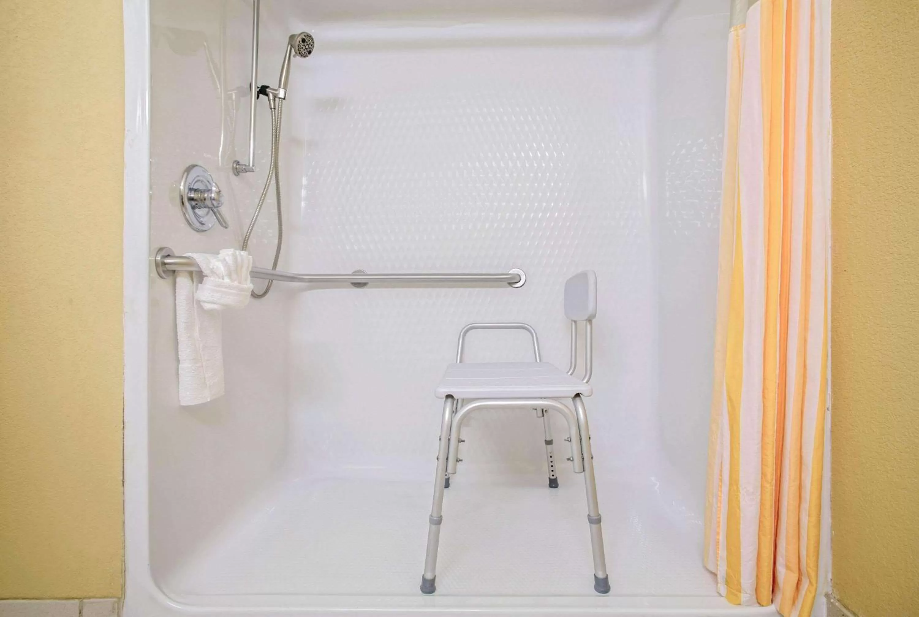 Shower in La Quinta by Wyndham Fort Smith