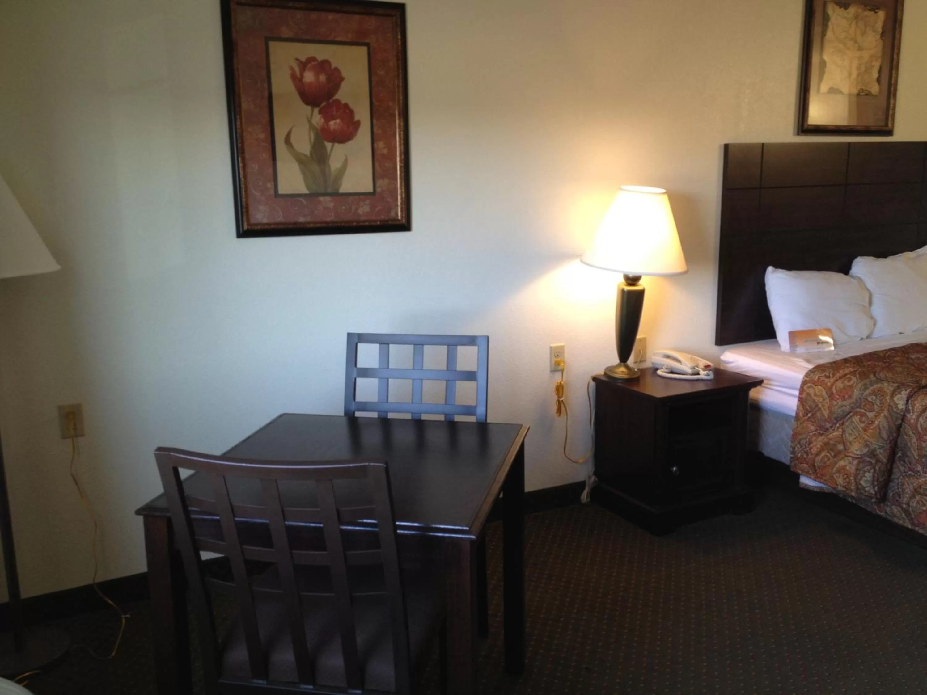 Photo of the whole room, Bed in Howard Johnson by Wyndham Lubbock TX