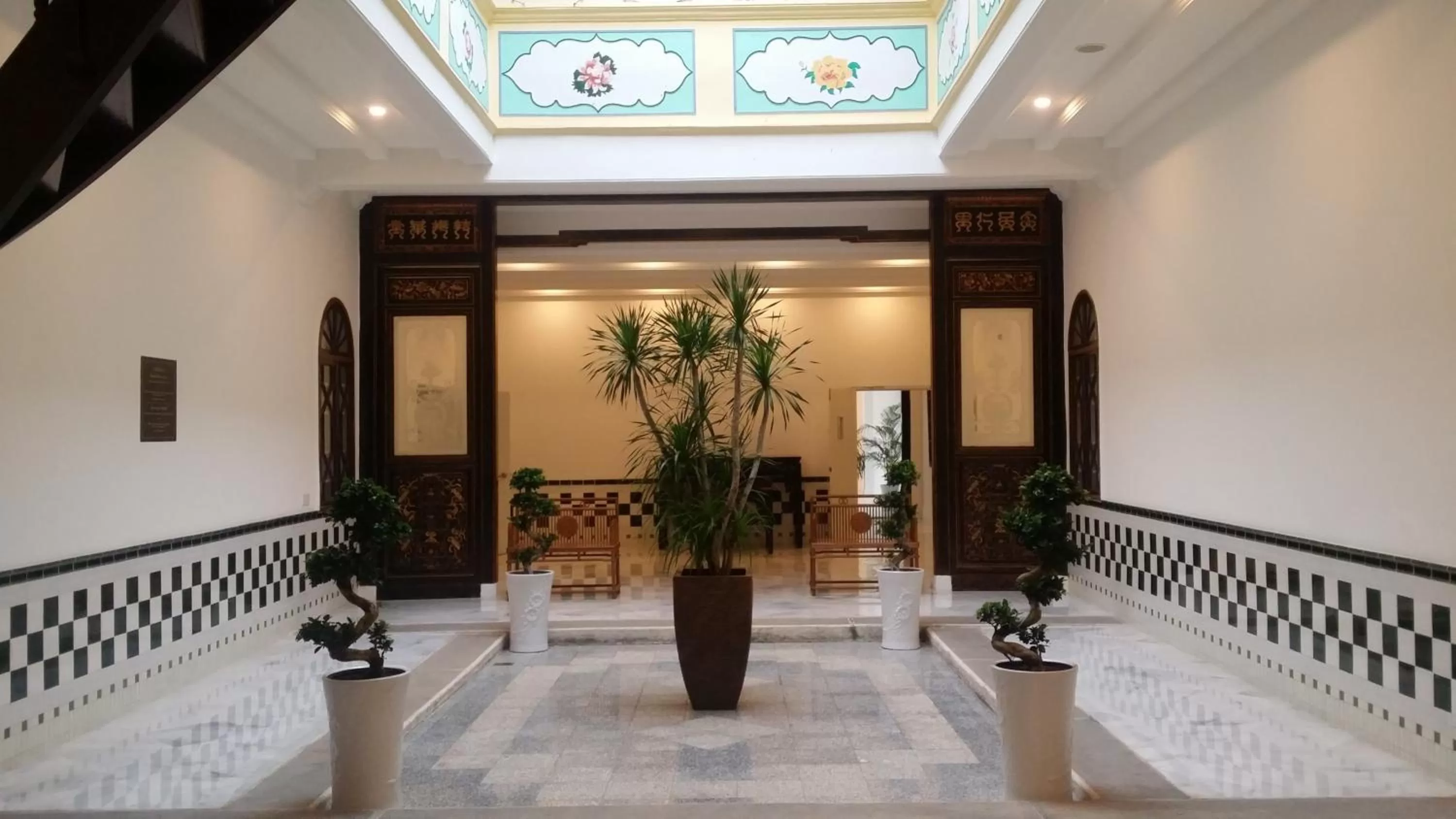 Property building in Heeren Palm Suites