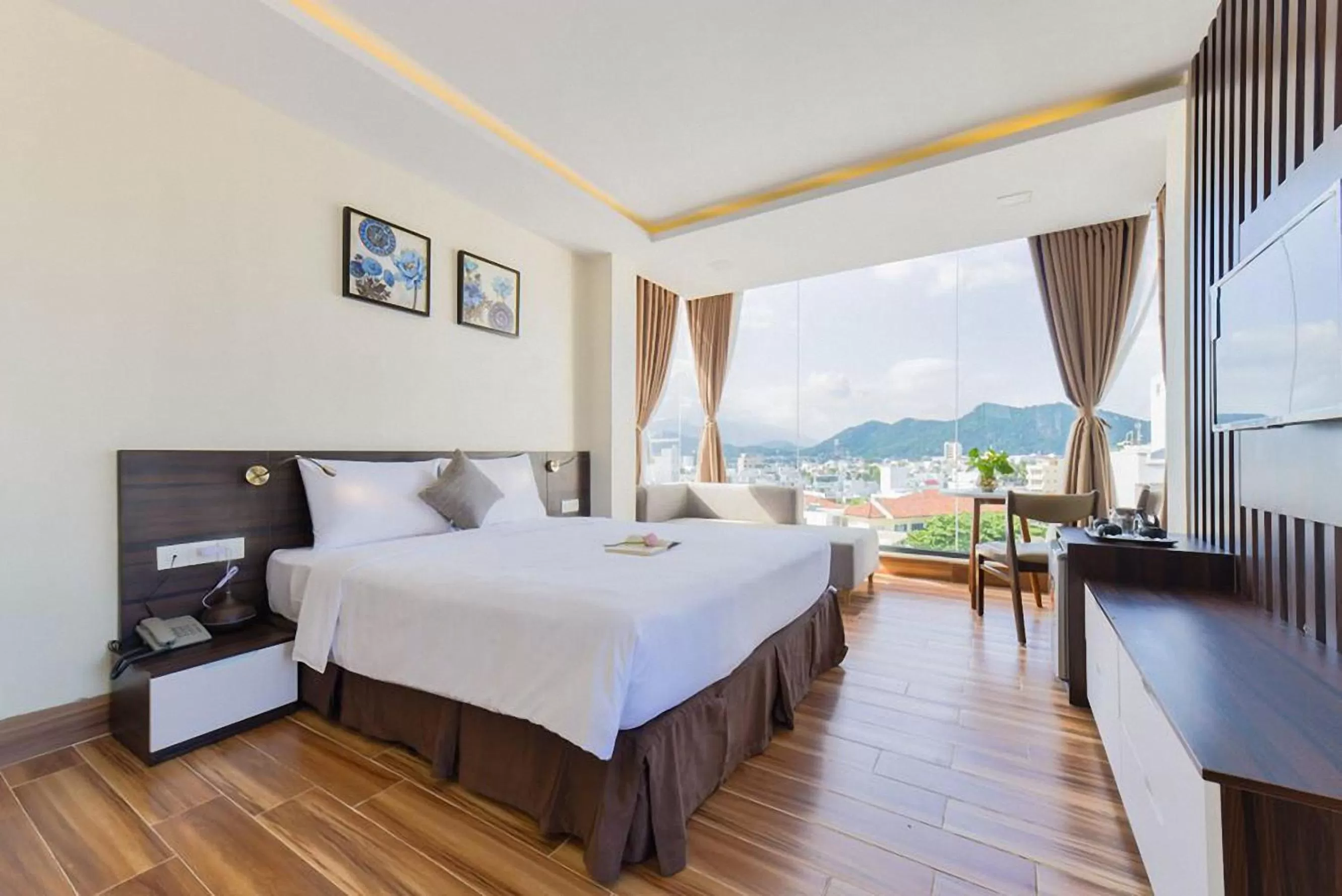 Photo of the whole room, Bed in Yen Vang Hotel & Apartment Nha Trang