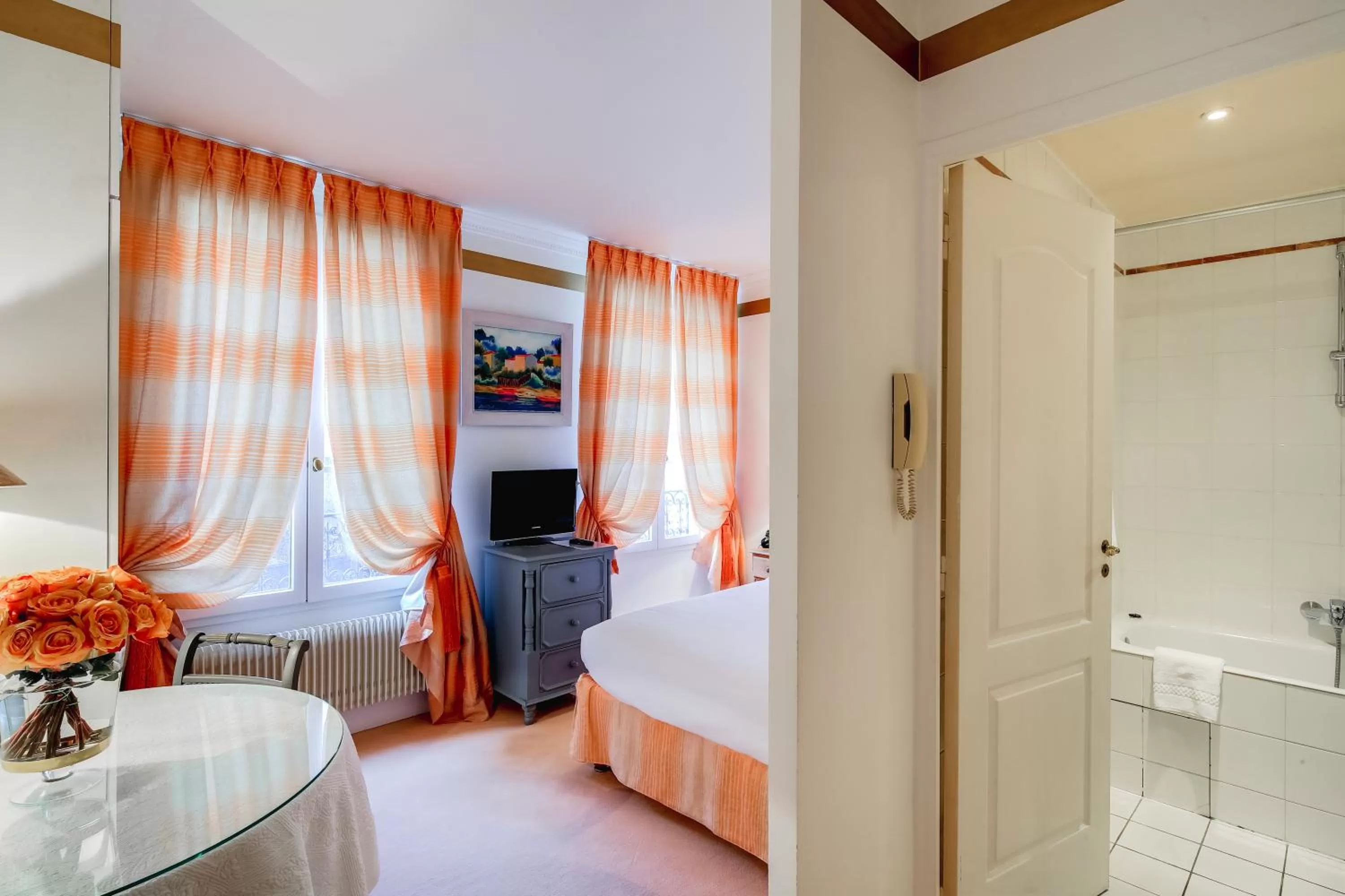 Photo of the whole room, Bed in Villa Escudier Appart-hôtel