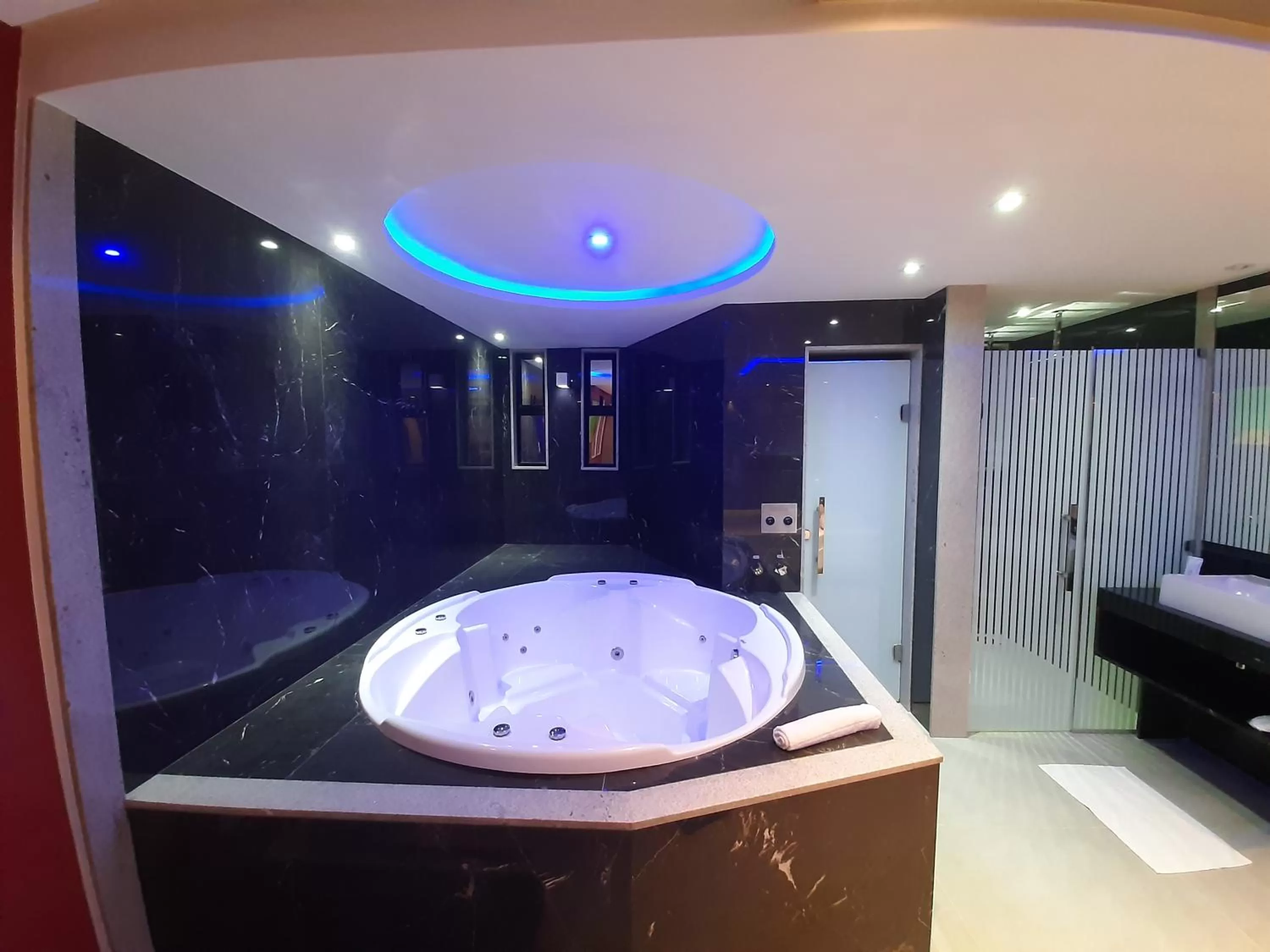 BAMBINA HOTEL -Adultos Somente