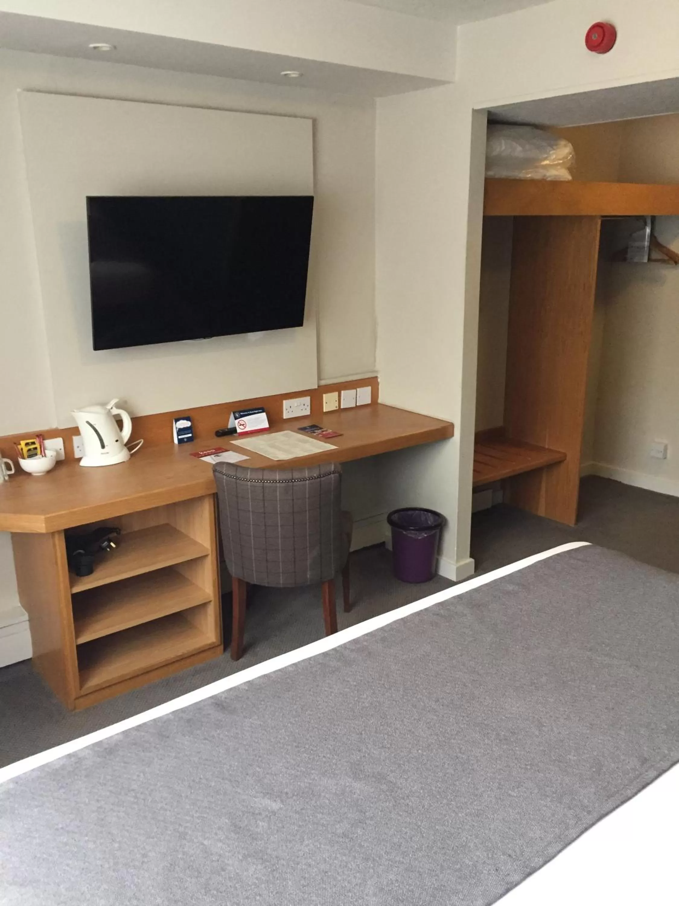 TV and multimedia in De Trafford Arms by Chef & Brewer Collection