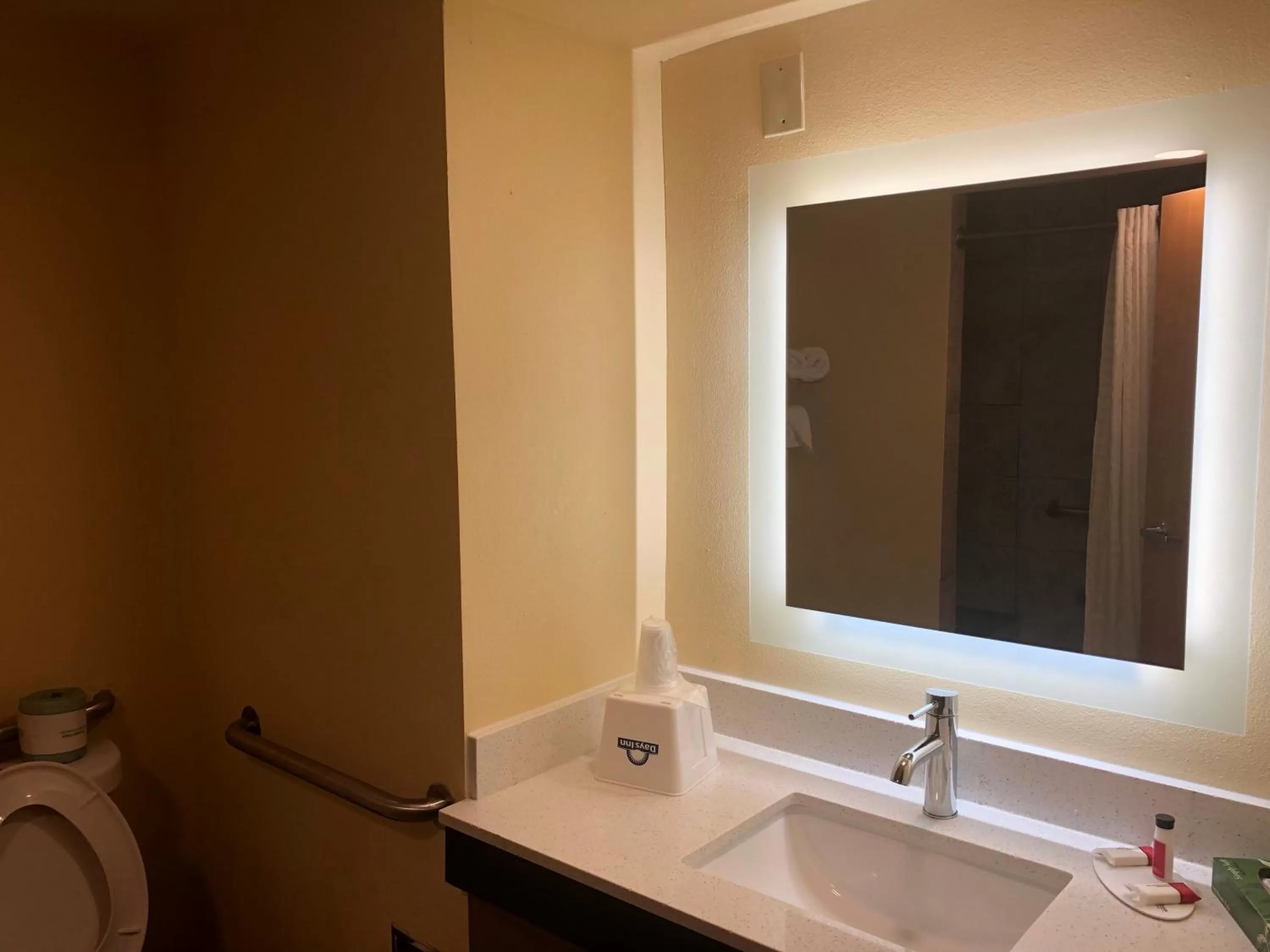 Bathroom in Days Inn by Wyndham Grove City Columbus South