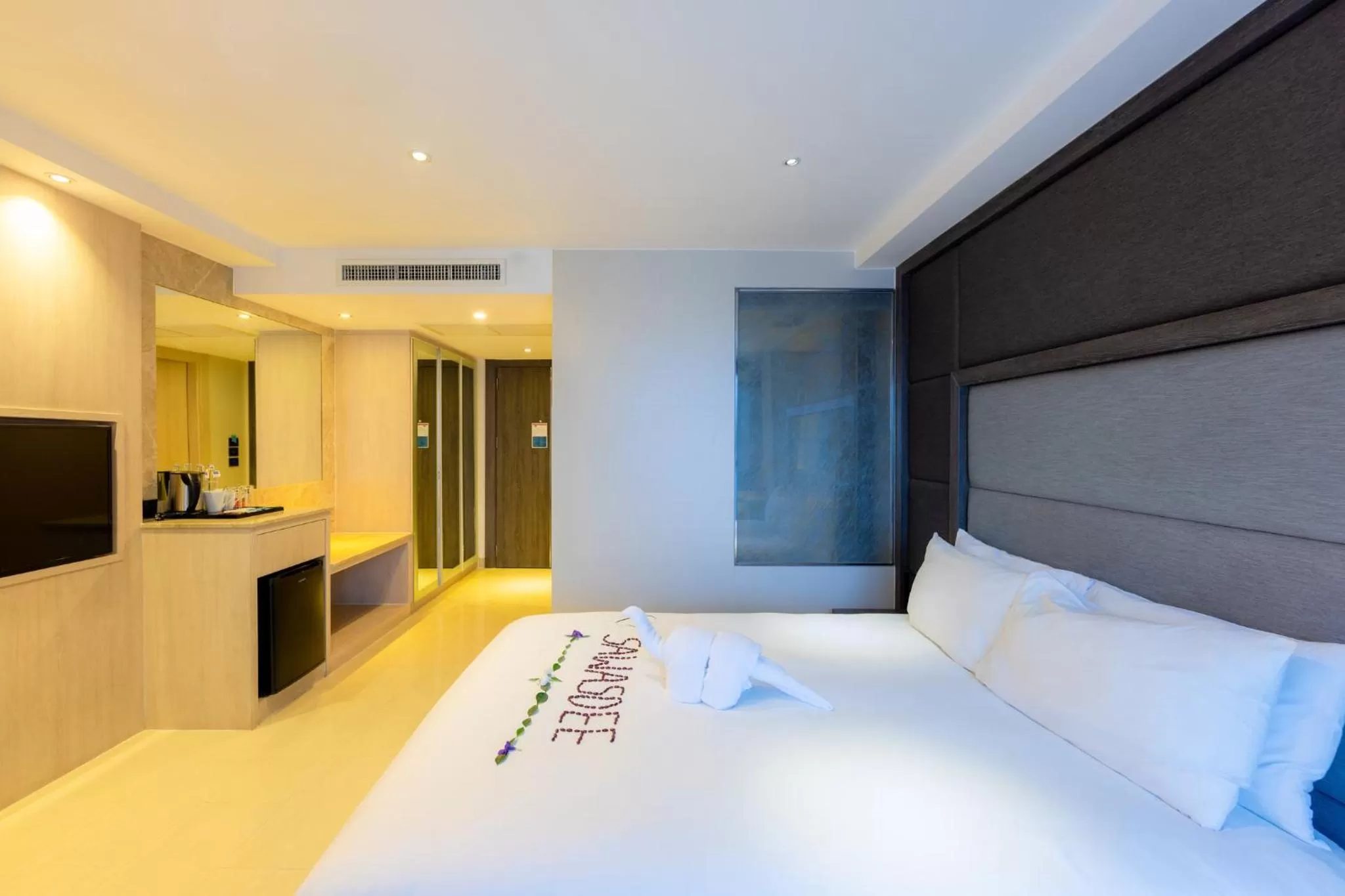 Photo of the whole room, Bed in Shilat Avenue Pattaya