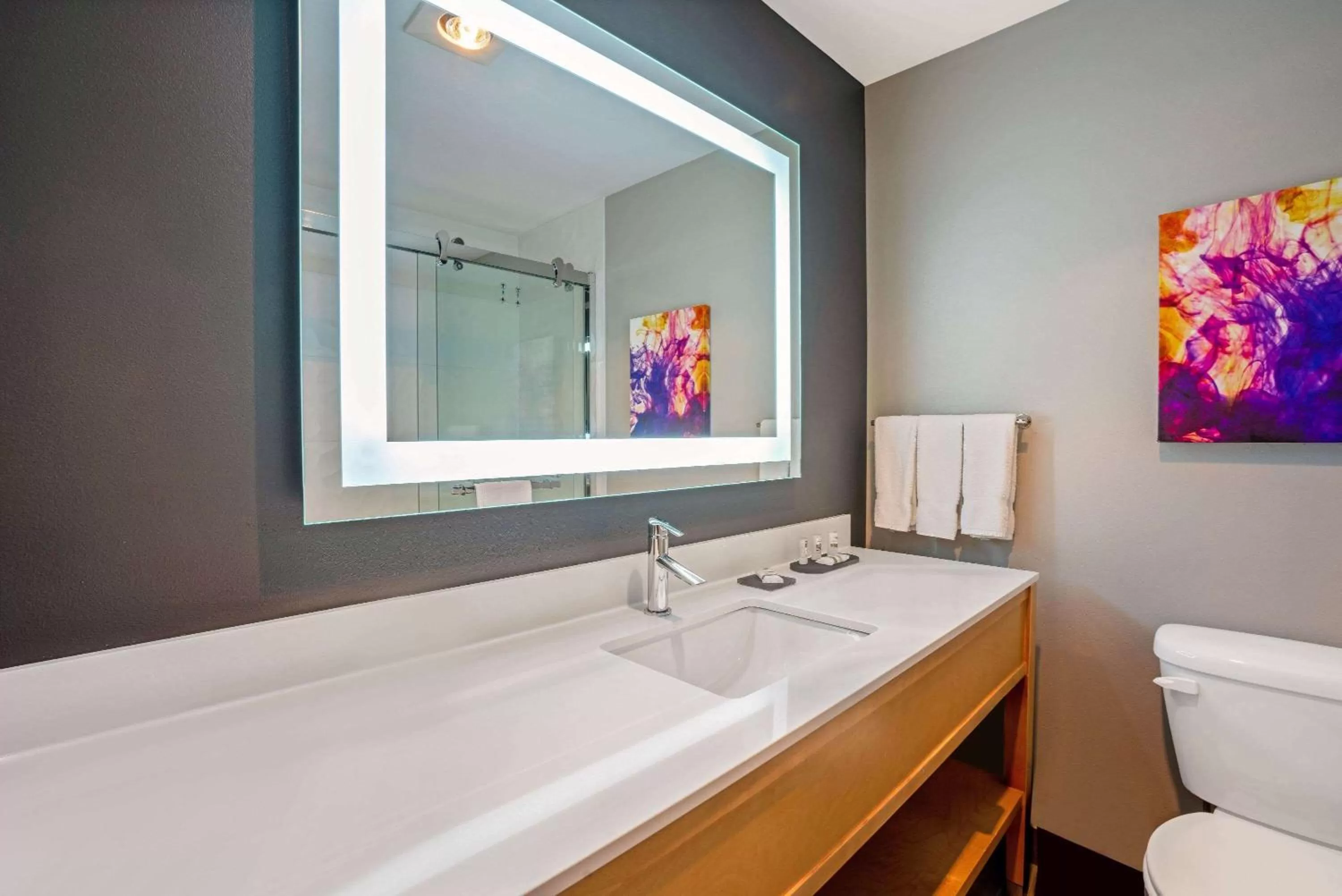 Photo of the whole room in La Quinta by Wyndham Seattle Federal Way