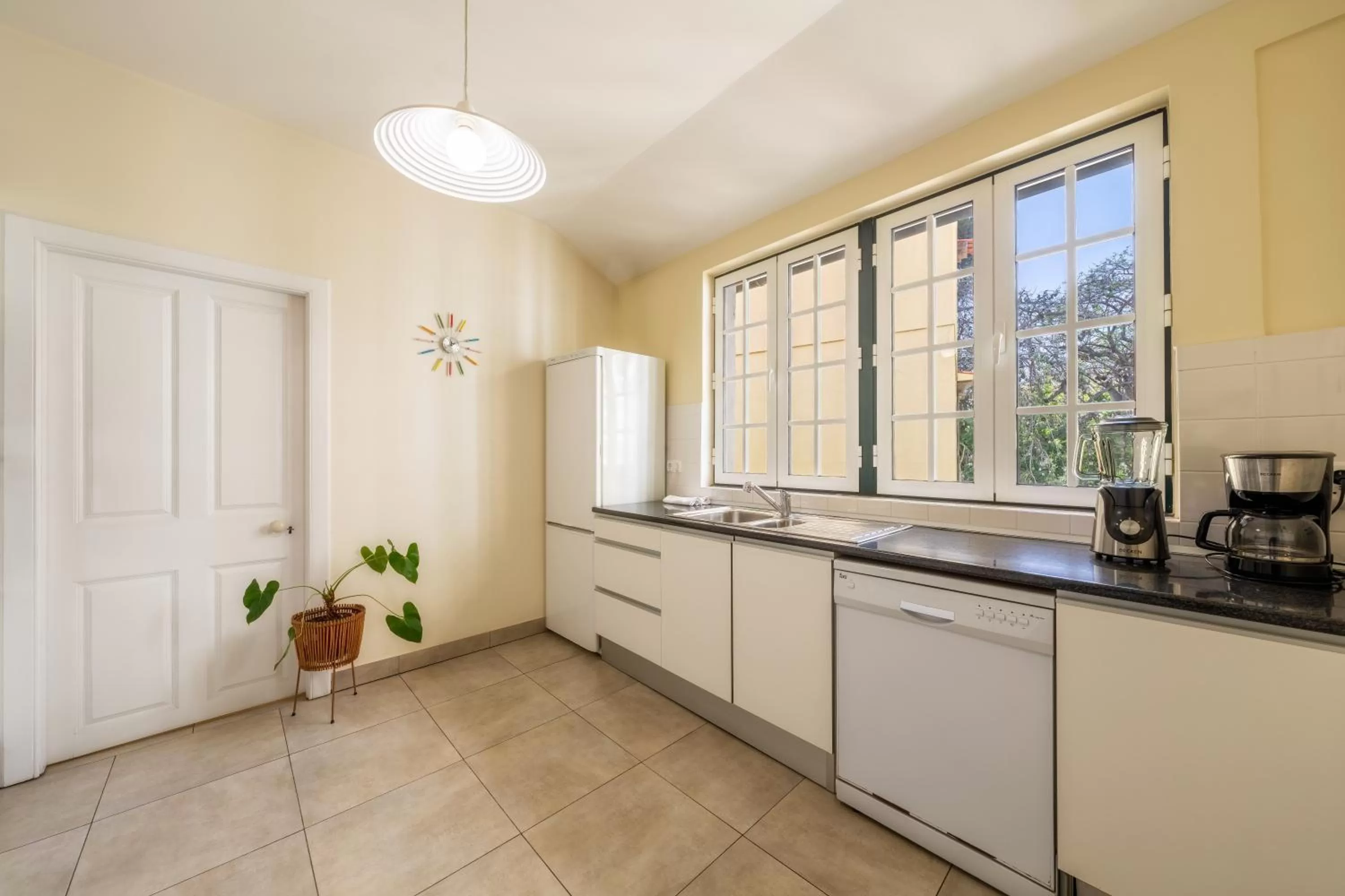 Kitchen or kitchenette in The Wine Lodges by An Island Apart