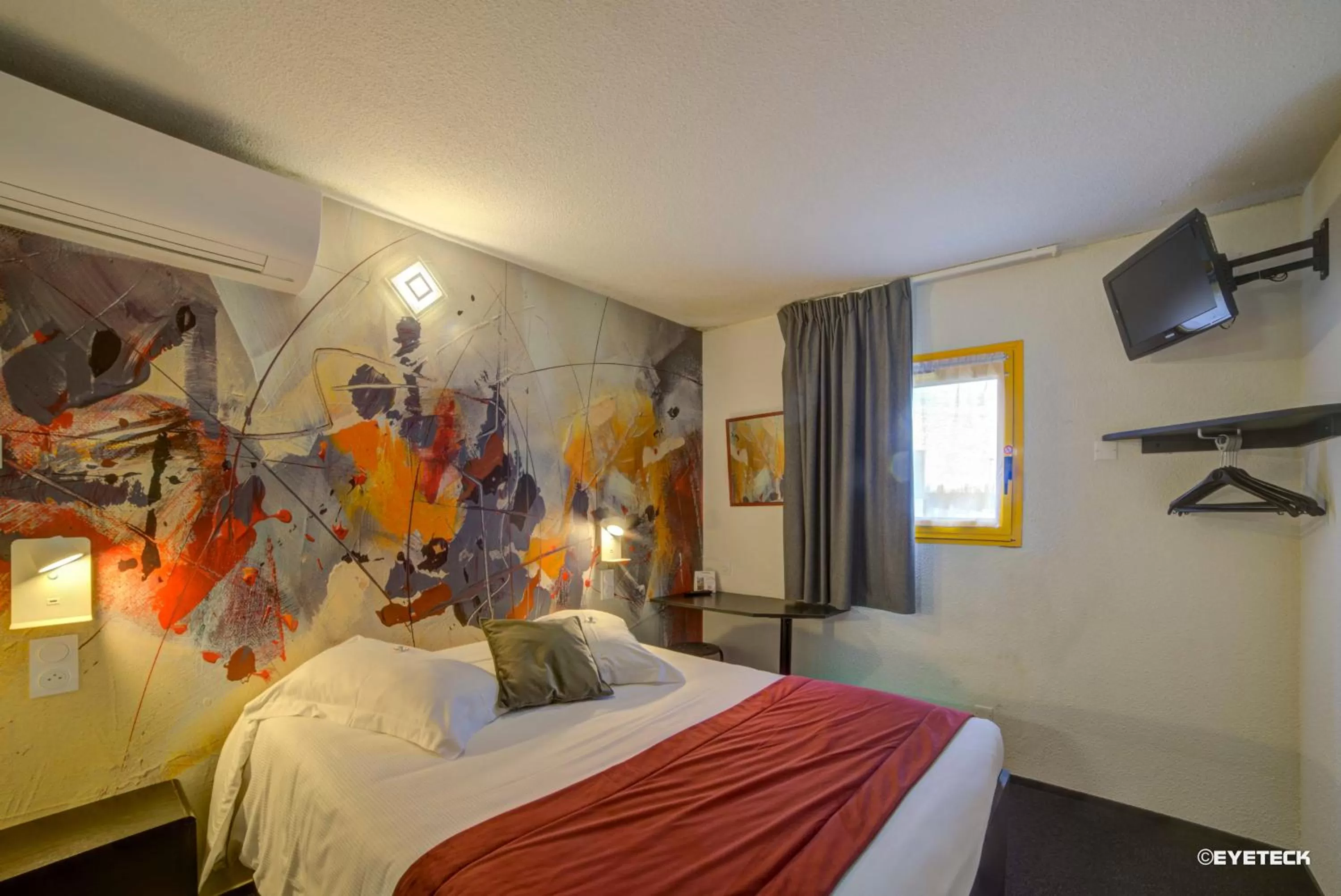 Bed in Hôtel The Originals Access, Bourges Nord Saint-Doulchard