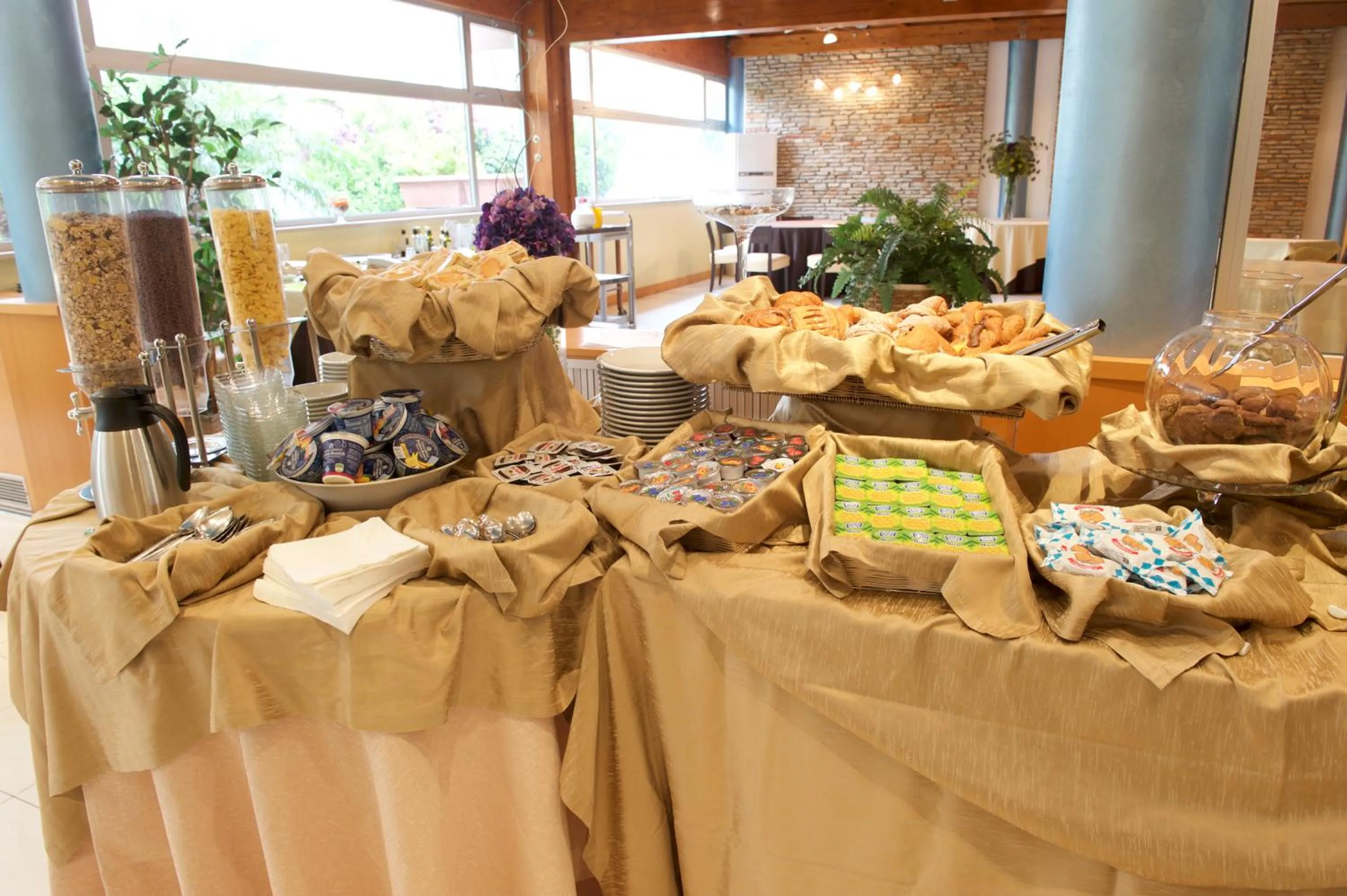 Restaurant/places to eat in Albergo Mediterraneo