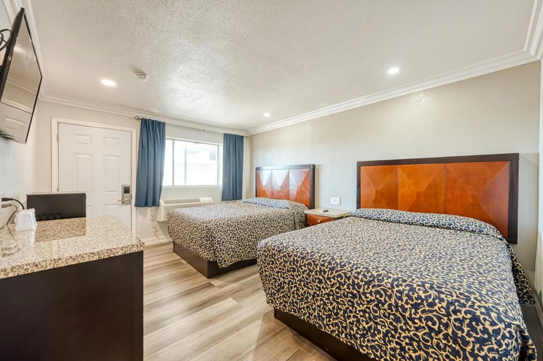 Bed in ERTH INN by AGA- Mojave