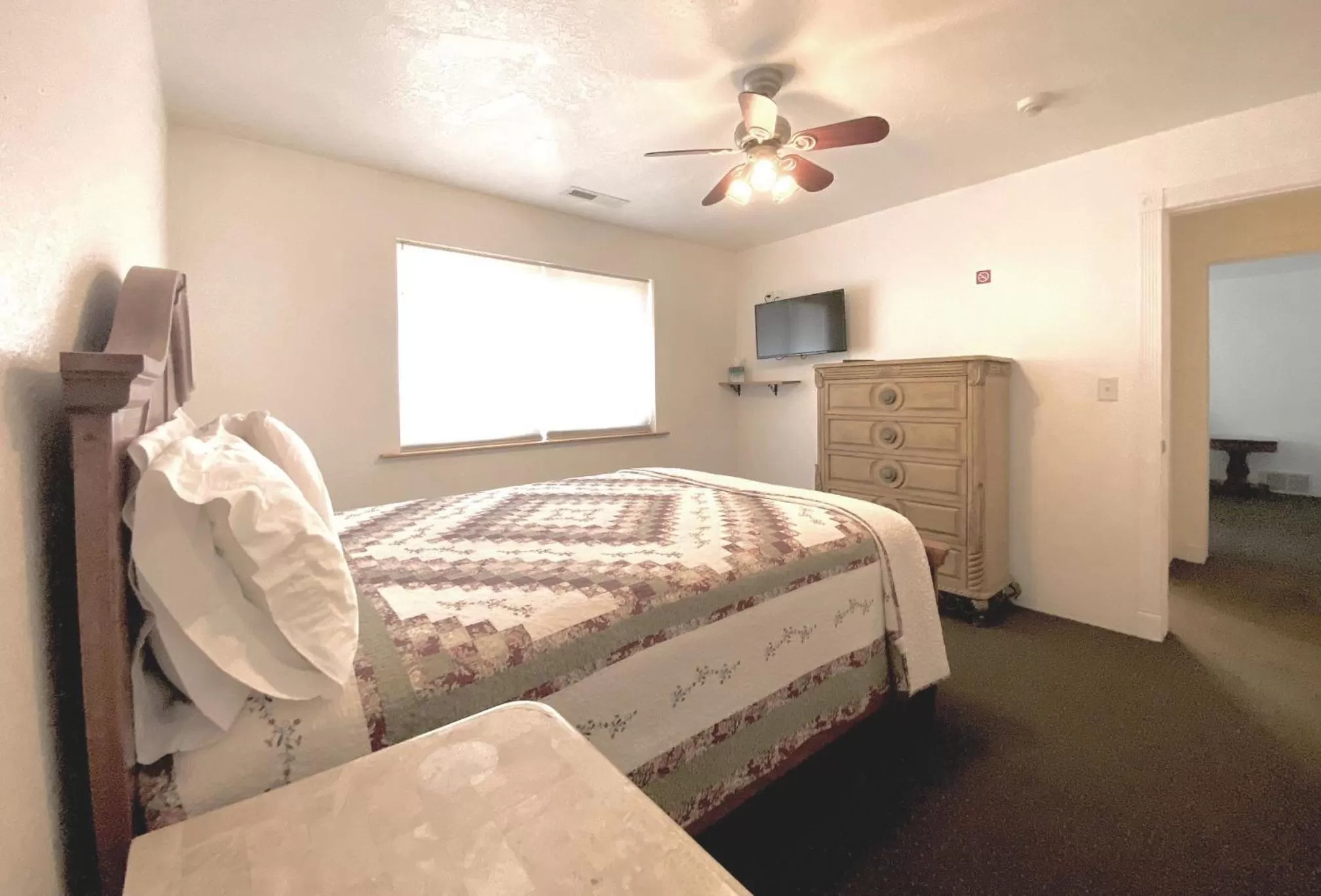 Bed in THE SNUGGLE INN