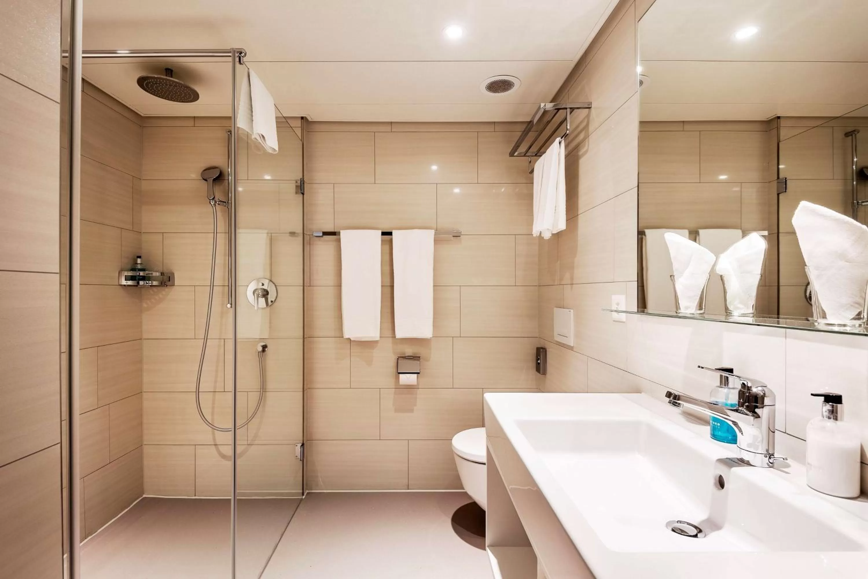 Photo of the whole room in Hotel Wartmann am Bahnhof