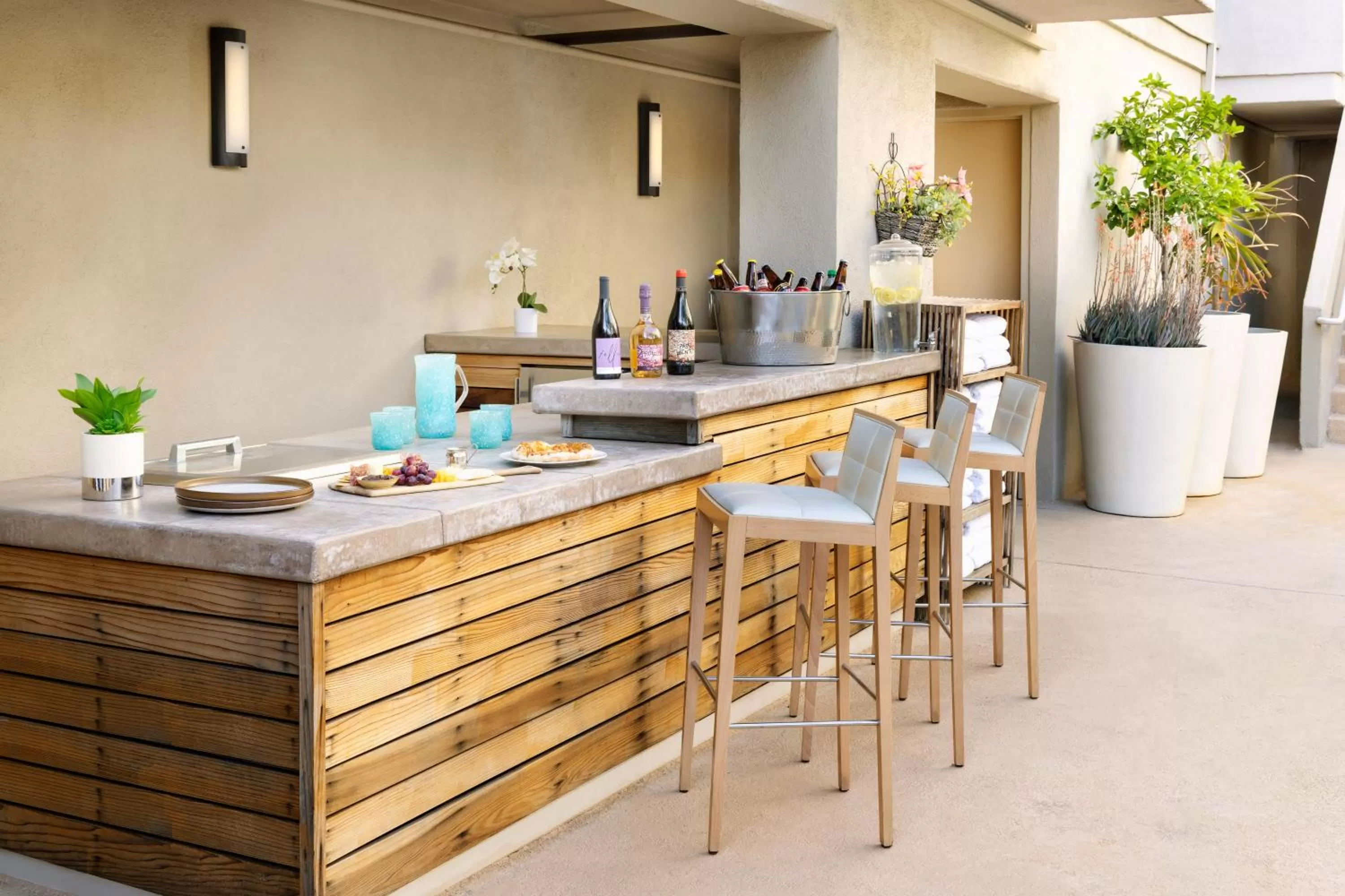 Food and drinks in The Anza-a Calabasas Hotel