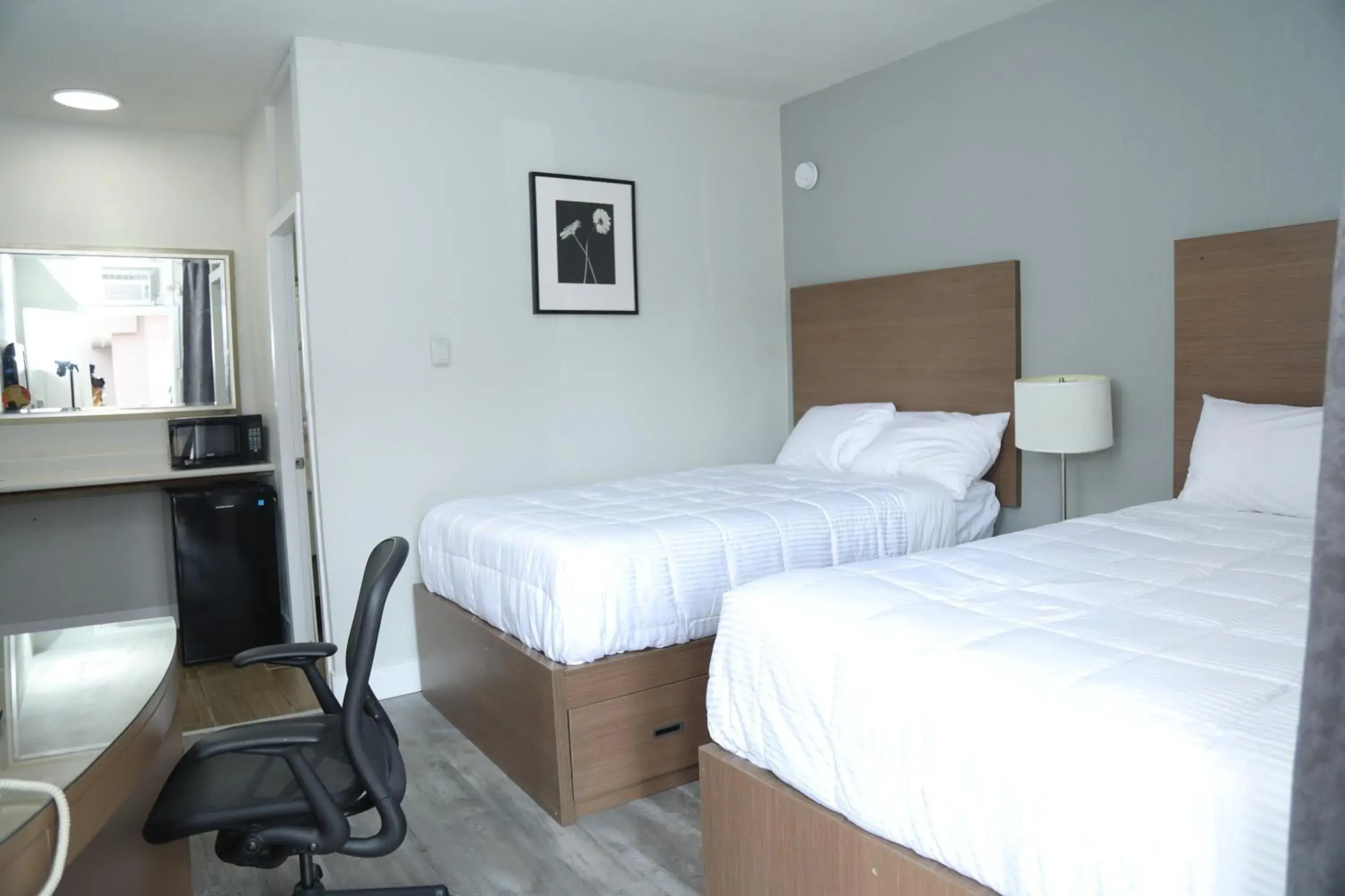 Queen Room in Fraser Inn Queen Room in Fraser Inn