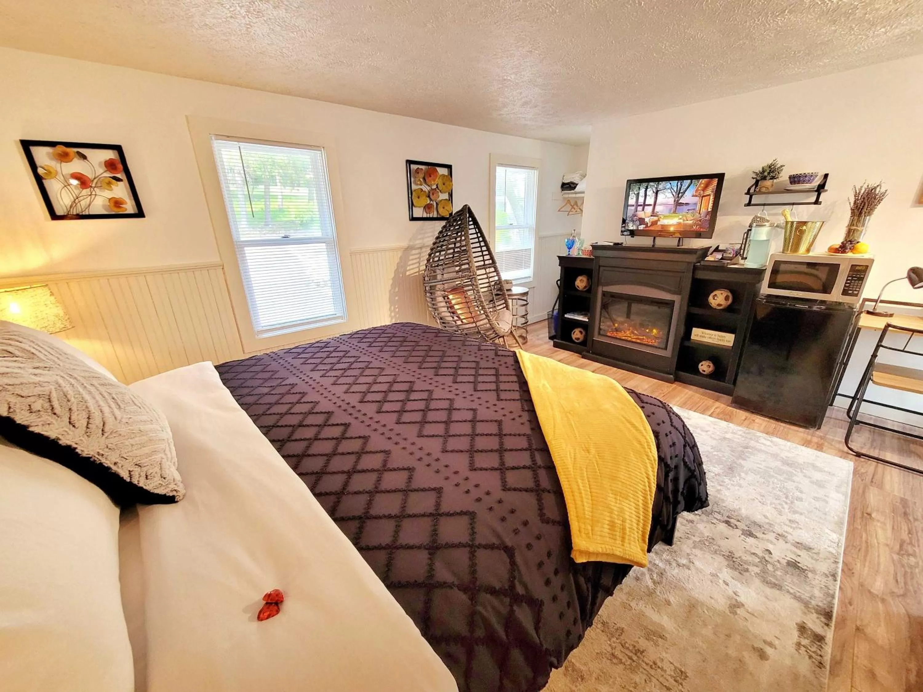 Bed in Pump House Inn & Spa