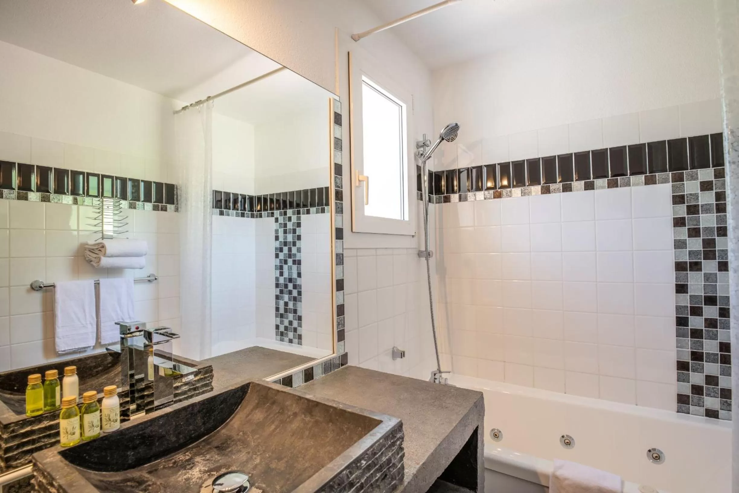 Bathroom in Les Bastides Saint Paul