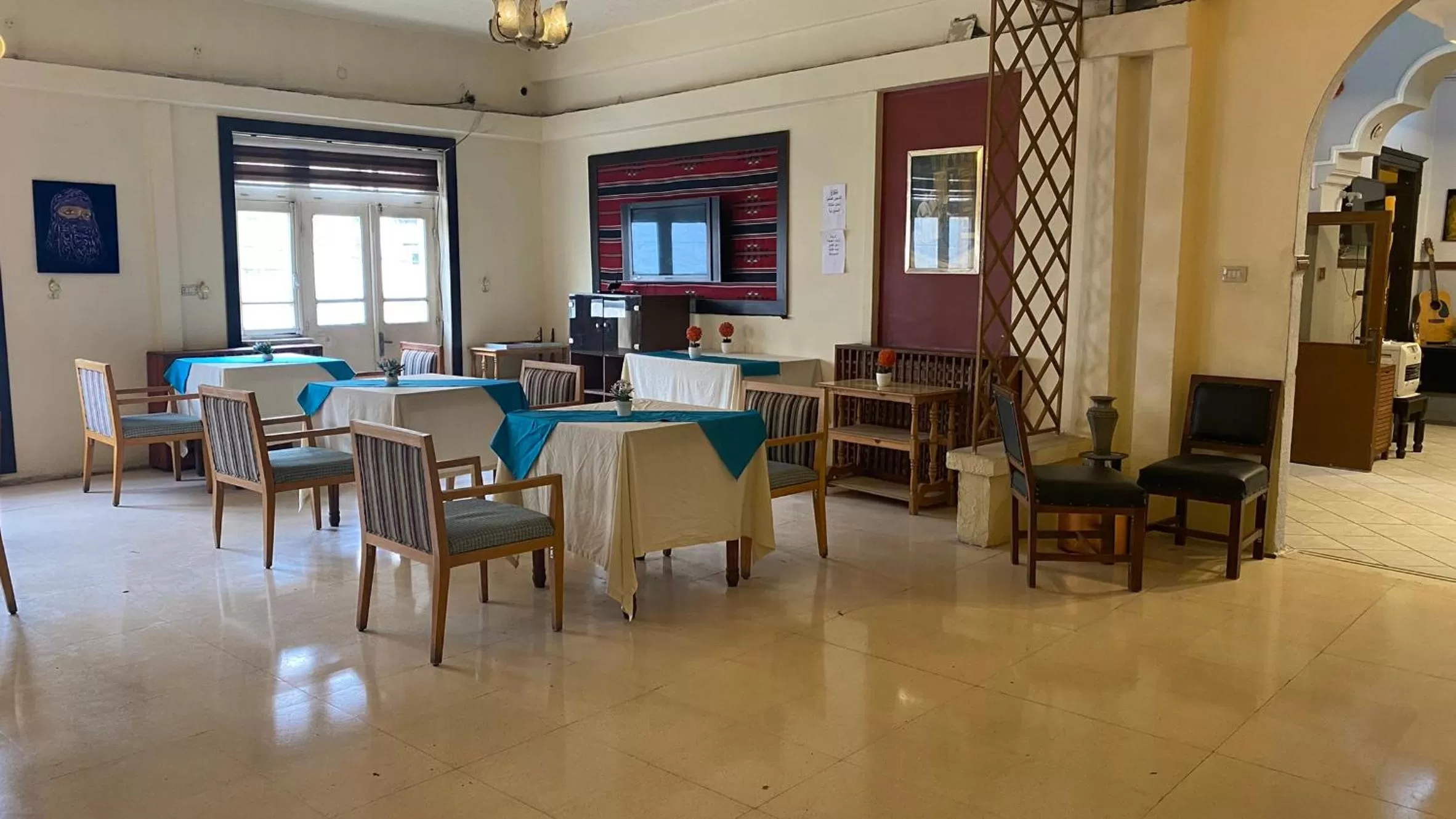 Restaurant/places to eat in New Park Hotel