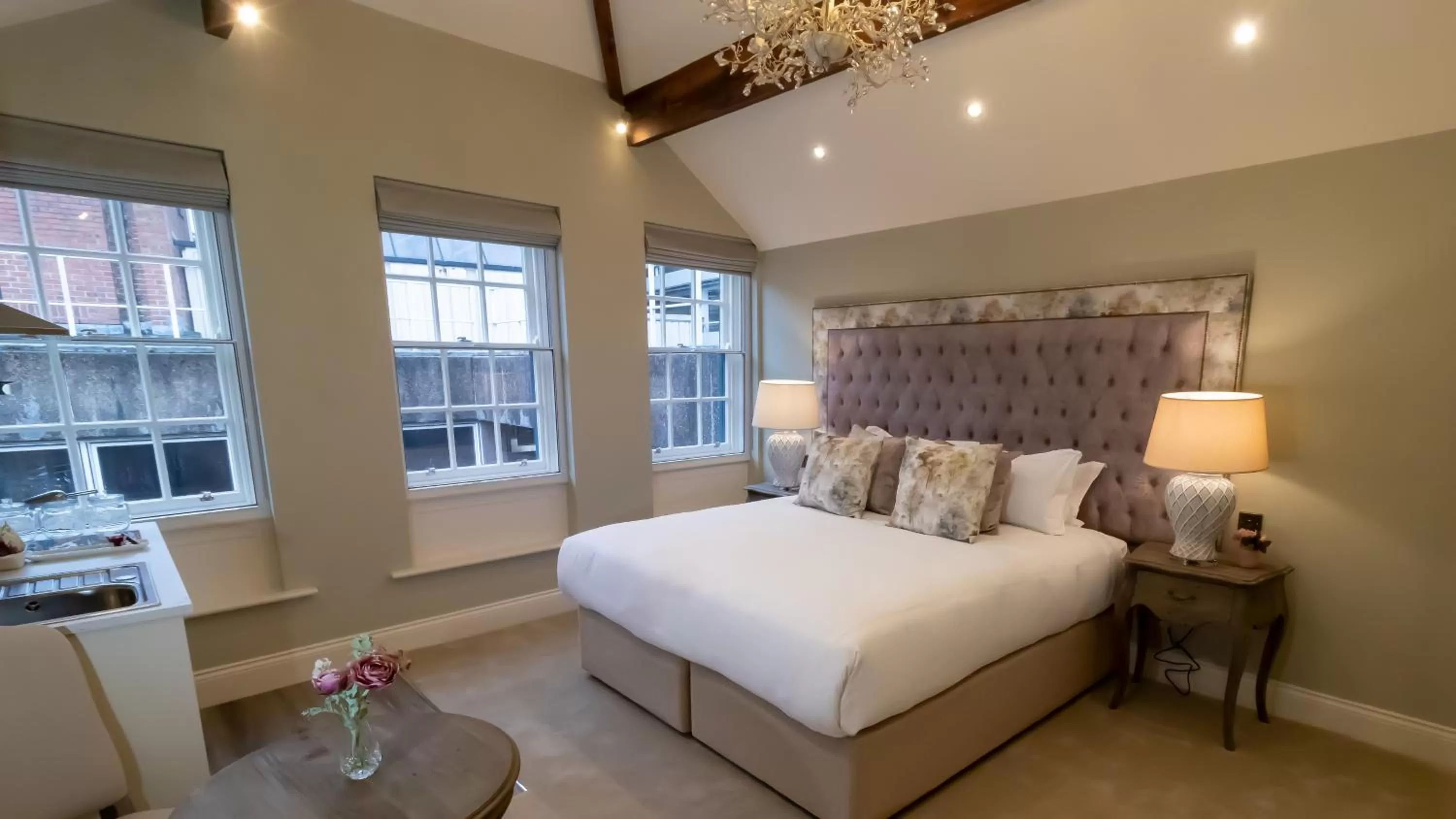 Shower, Bed in The Hotel Chester