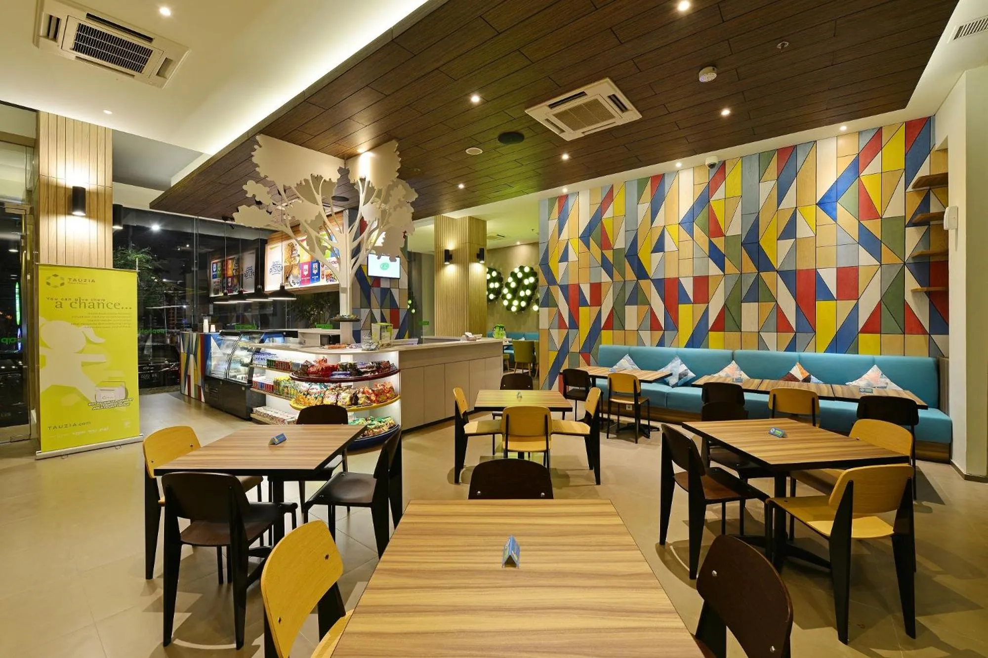 Lounge or bar in POP! Hotel Pasar Baru Jakarta