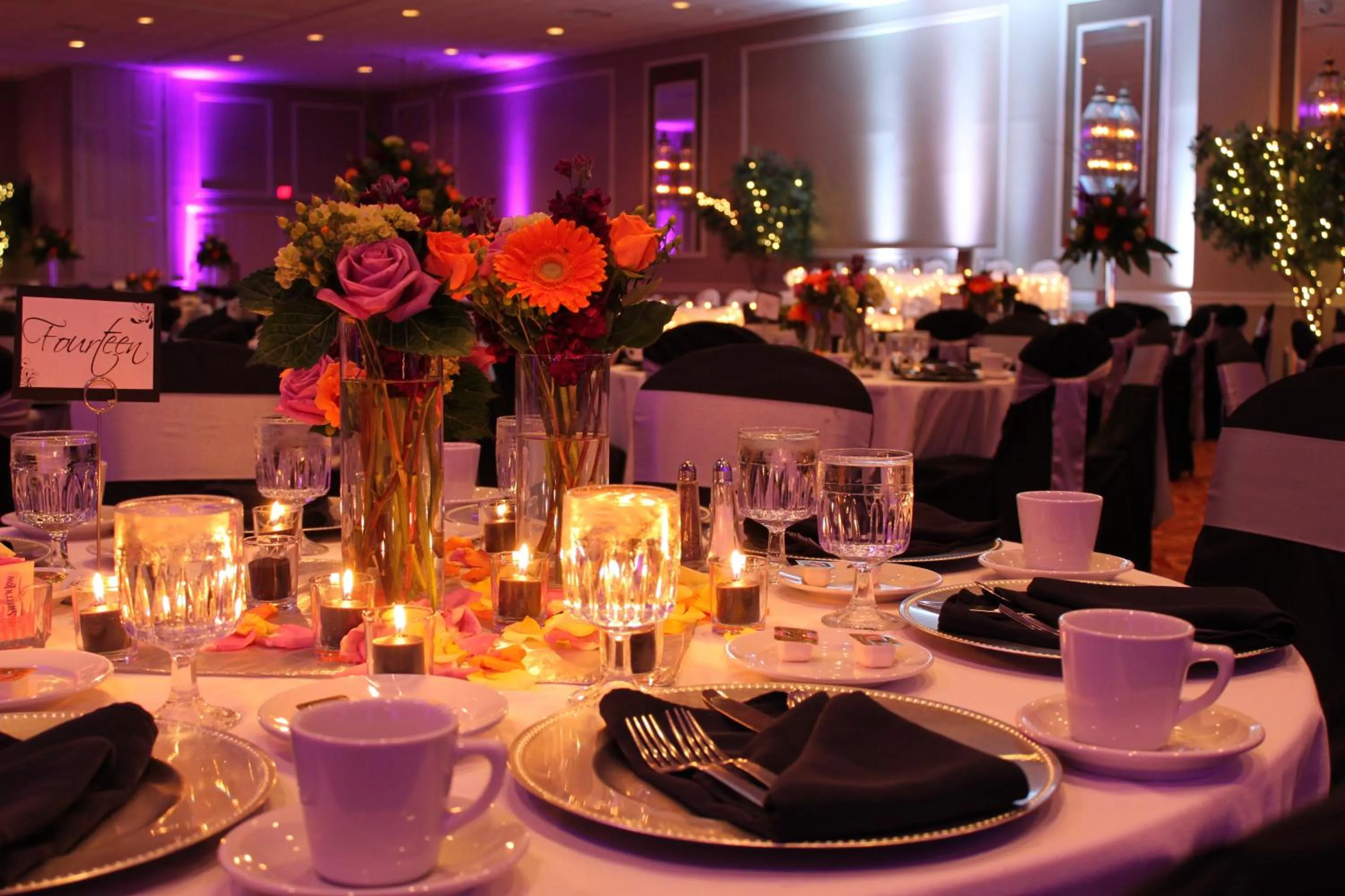 Restaurant/Places to Eat in The Avalon Hotel and Conference Center