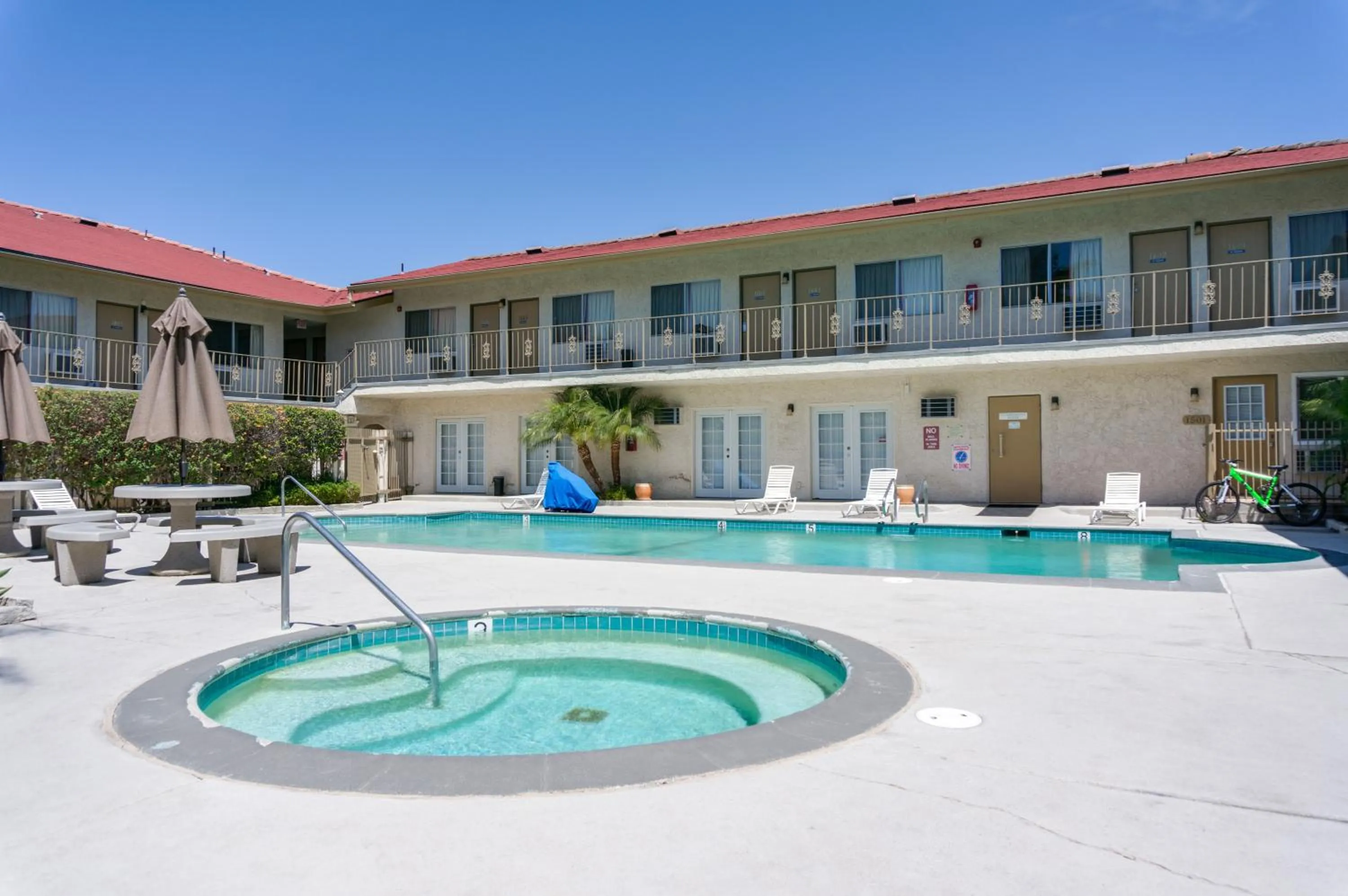 Spa and wellness centre/facilities in California Suites Hotel