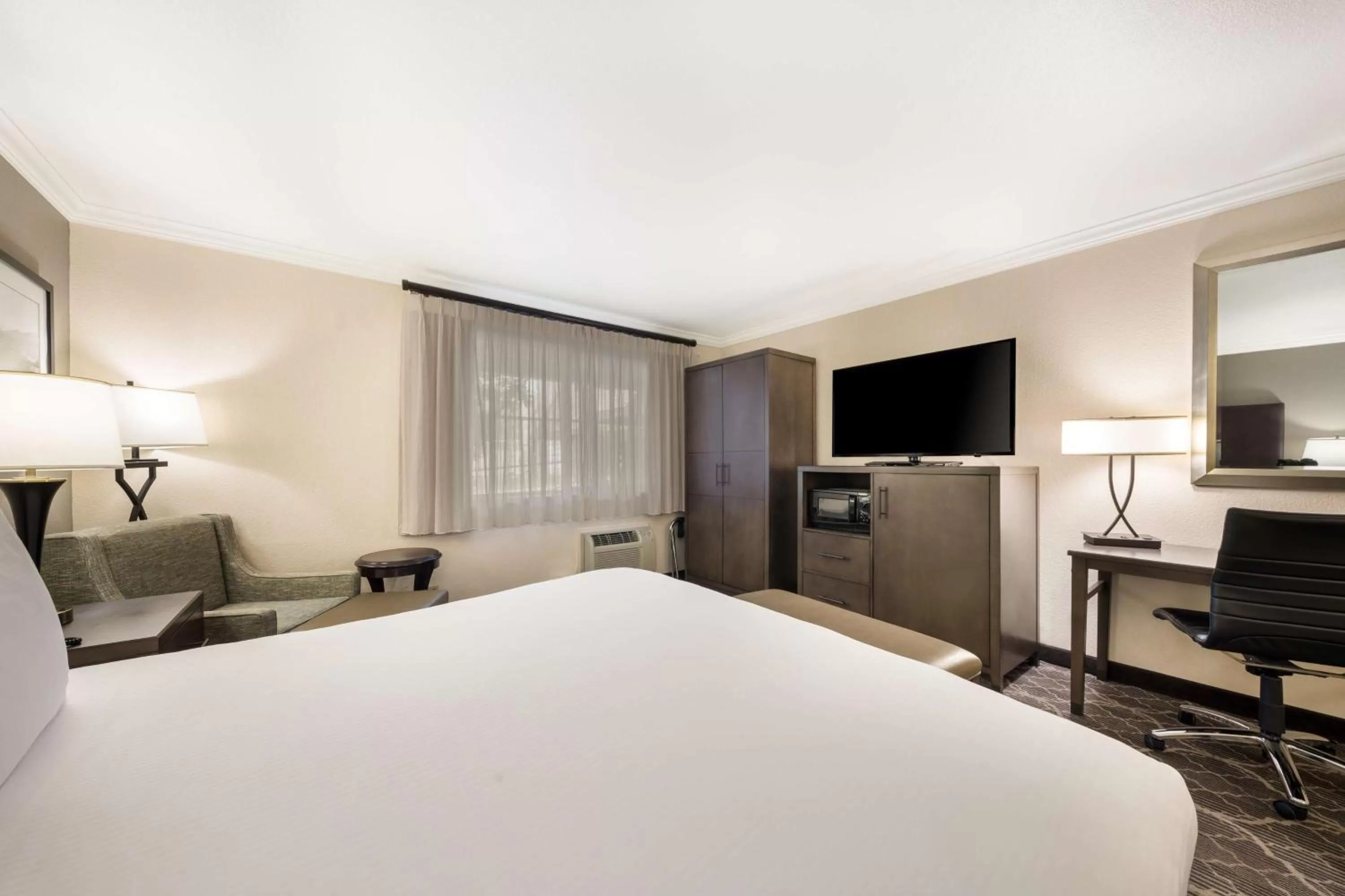 Bedroom, Bed in Best Western Danville Sycamore Inn