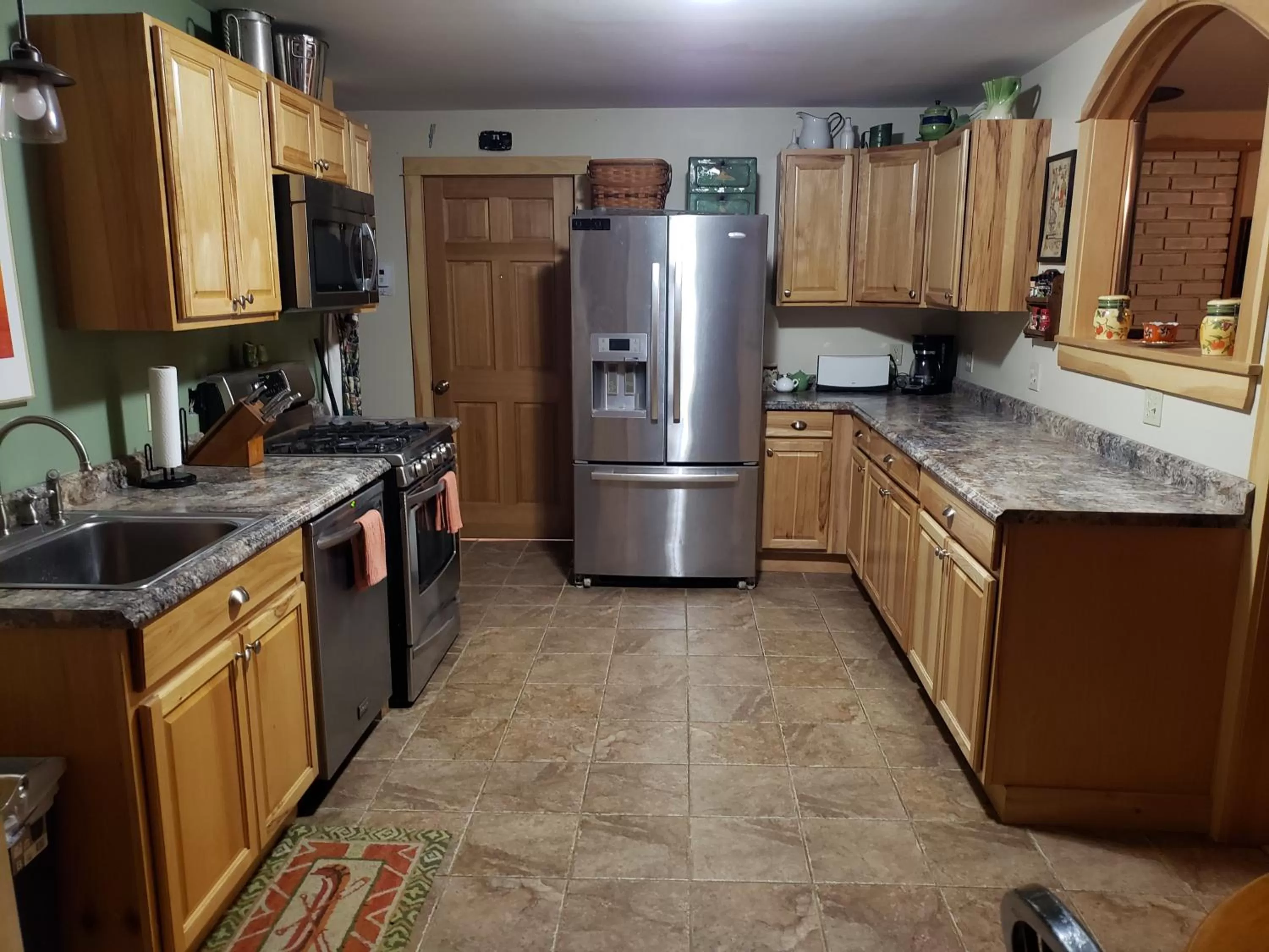 Kitchen or kitchenette, Kitchen/Kitchenette in The Eastland Motel