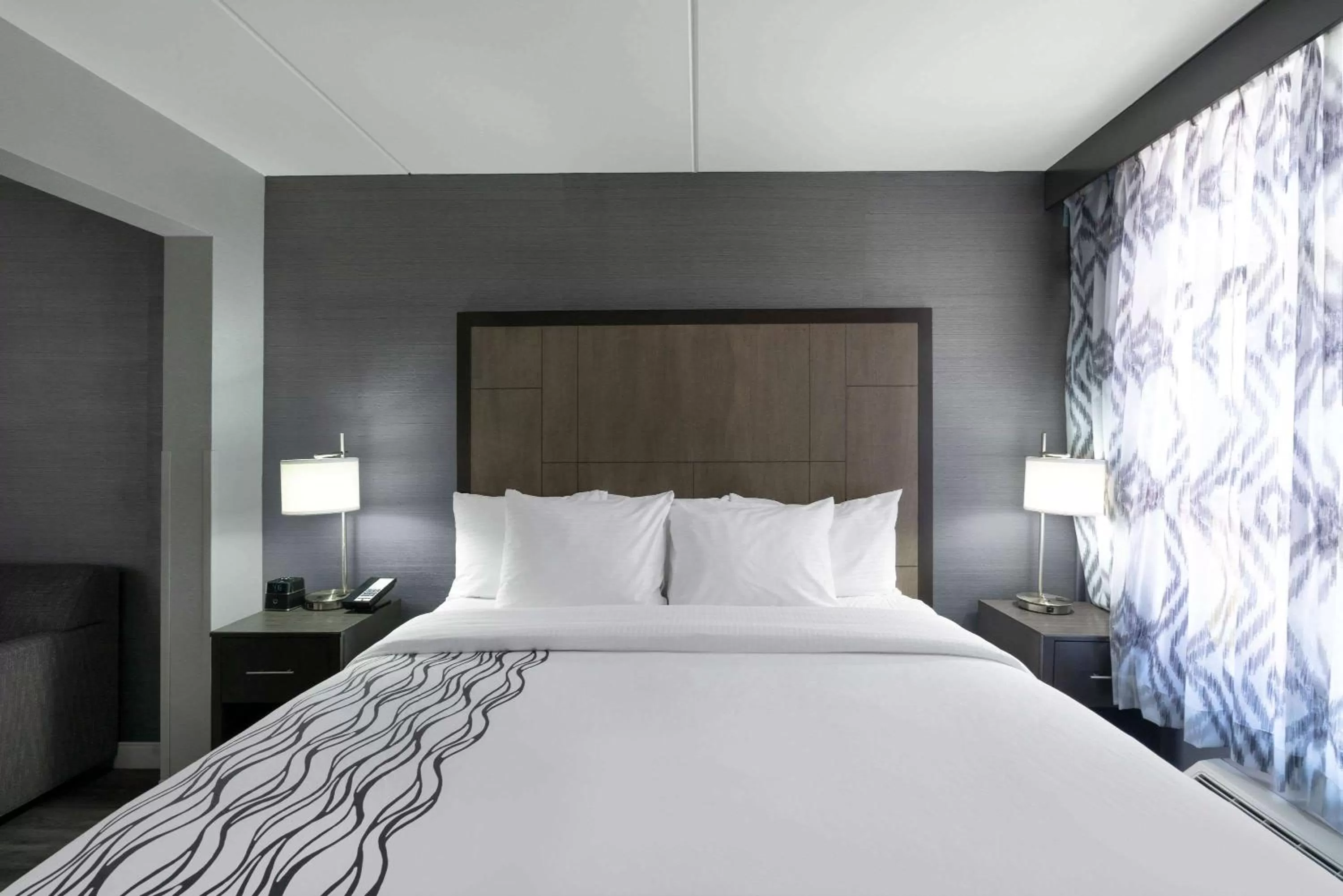 Photo of the whole room, Bed in La Quinta by Wyndham Raleigh Downtown North