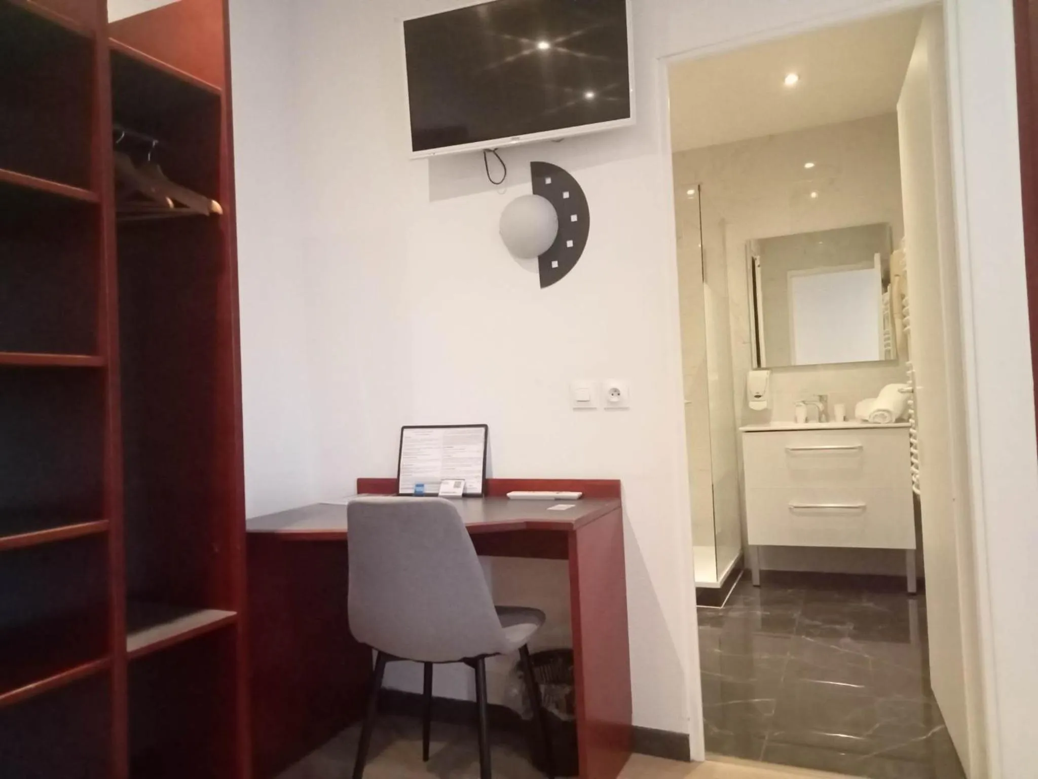 Le Clémenceau Hôtel et Appart'hôtel & Restaurant "Gare Sncf" centre ville