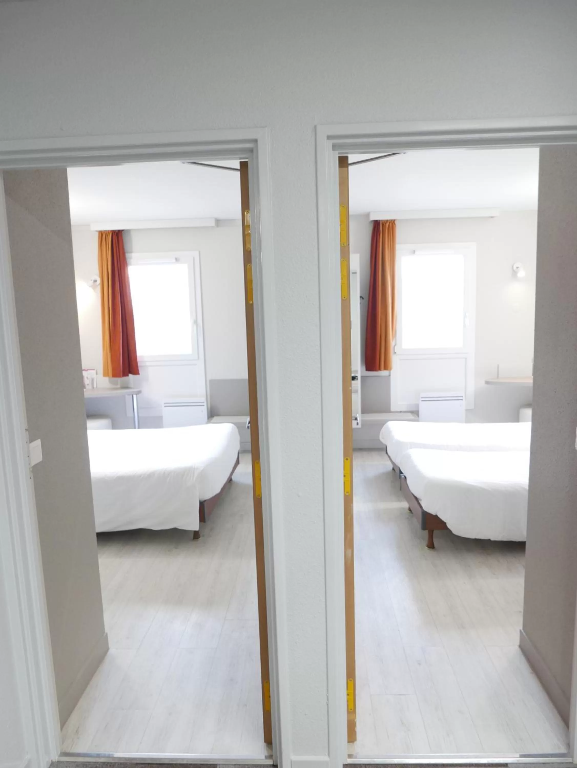Photo of the whole room, Bed in Brit Hotel Lille Centre