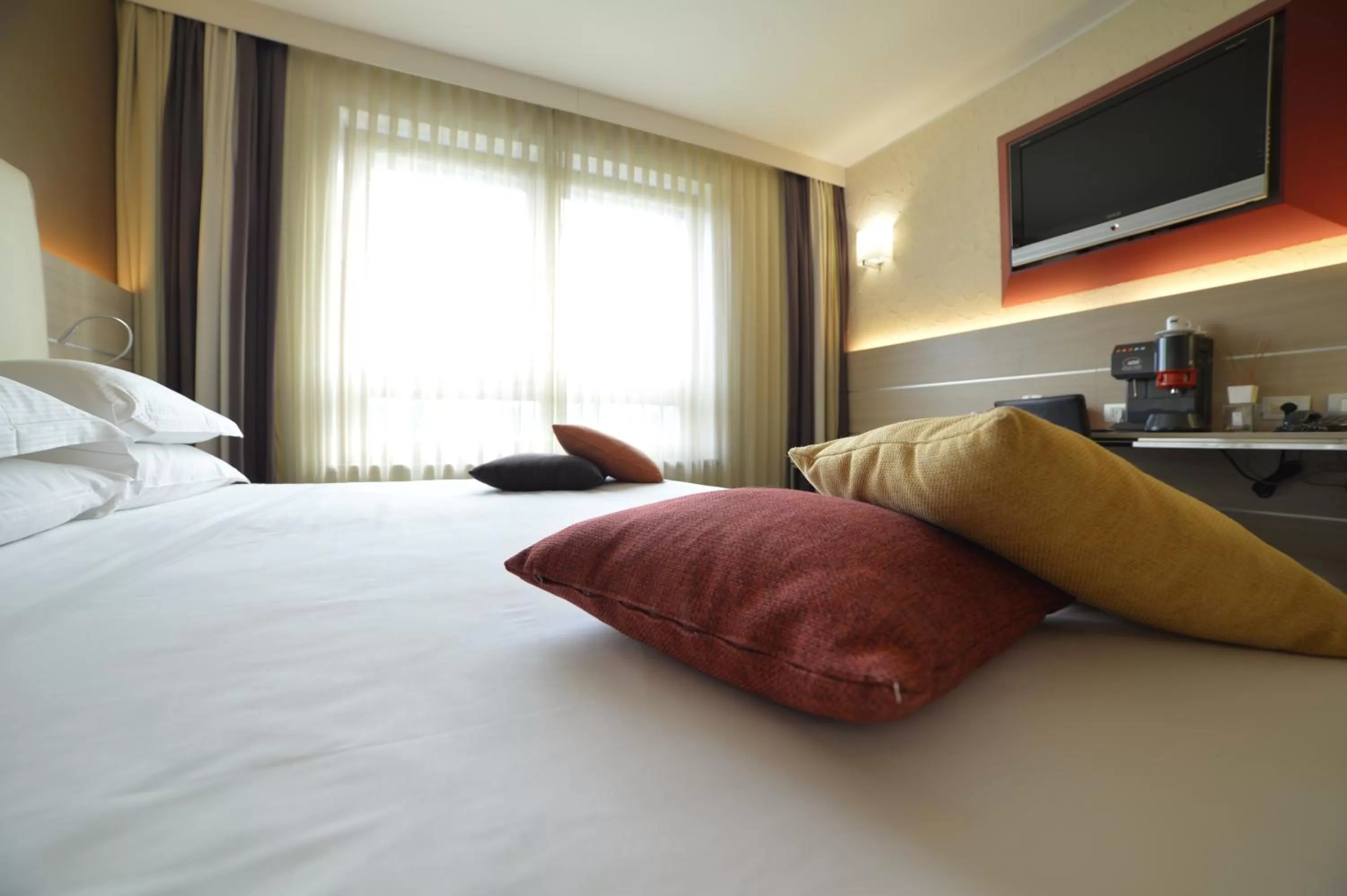 Decorative detail, Bed in Best Western Plus Soave Hotel