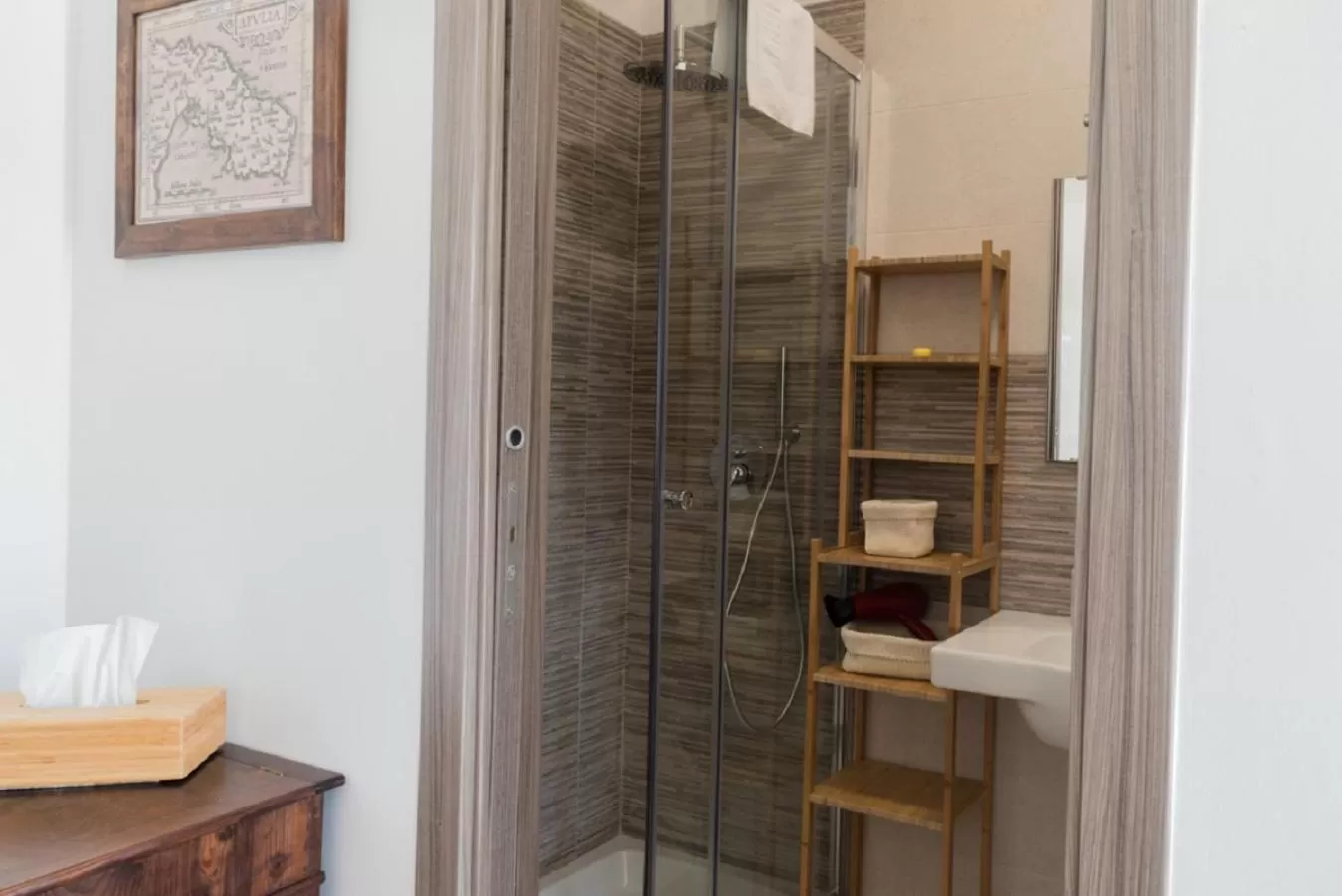 Shower, Bathroom in Coco'S Rooms