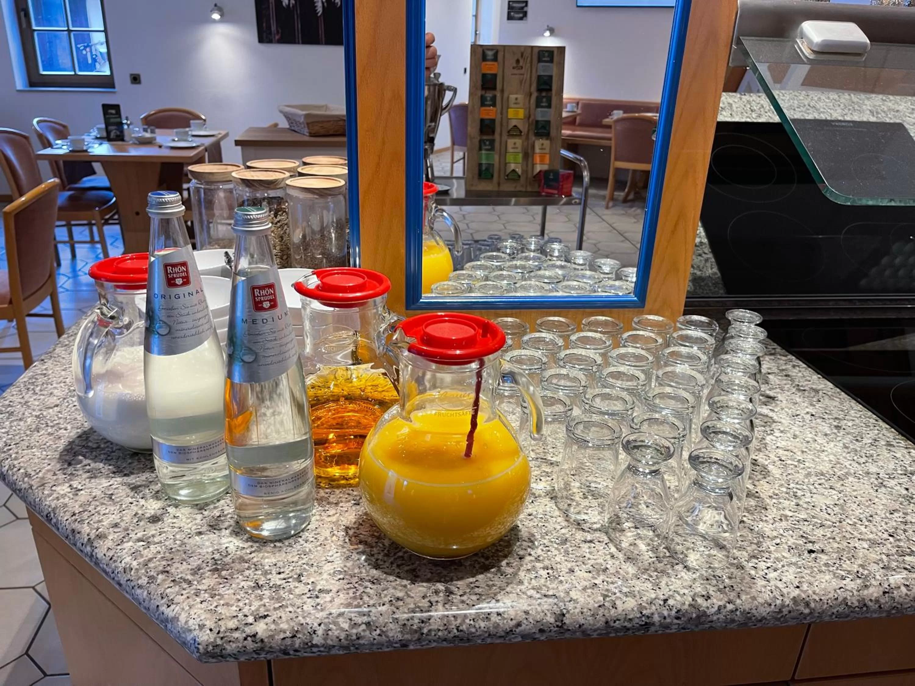 Buffet breakfast in Landhotel Der Distelhof mit Scheunencafé