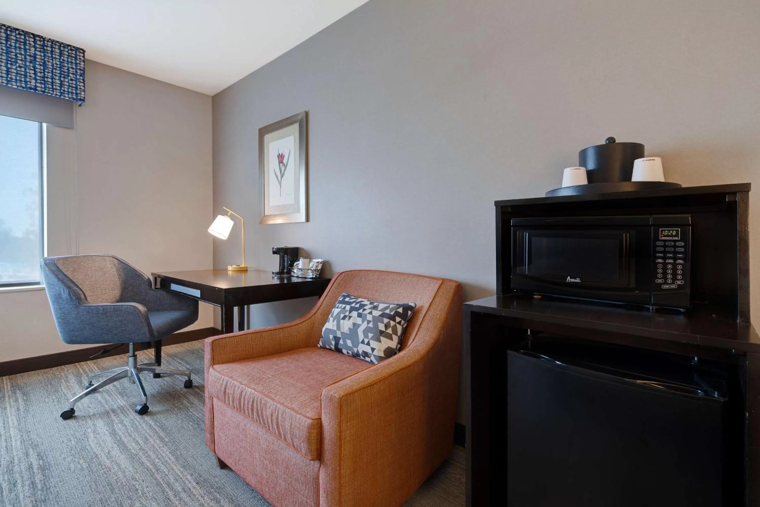 Living room in Hampton Inn & Suites Seattle/Federal Way