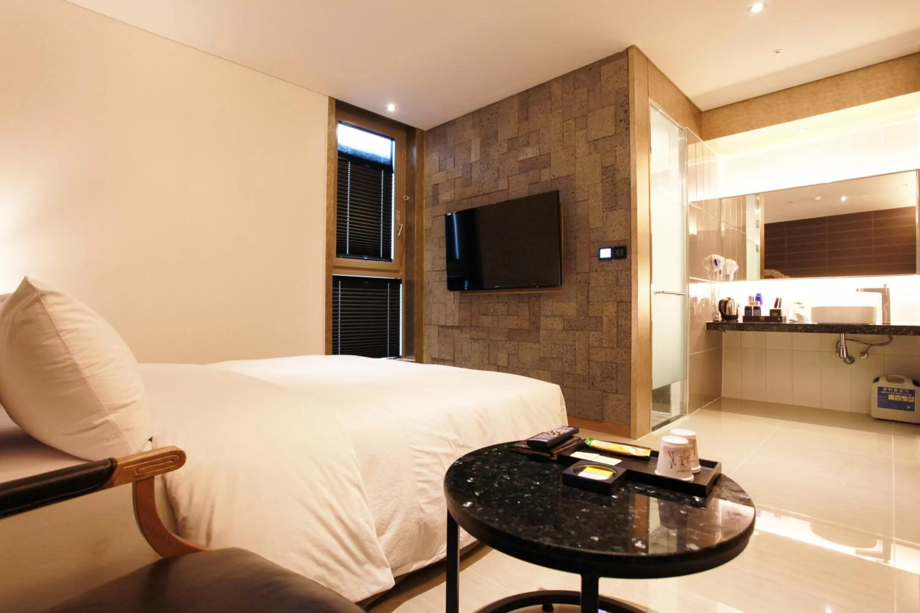 Photo of the whole room, Bed in Boutique Hotel SB Yeouido