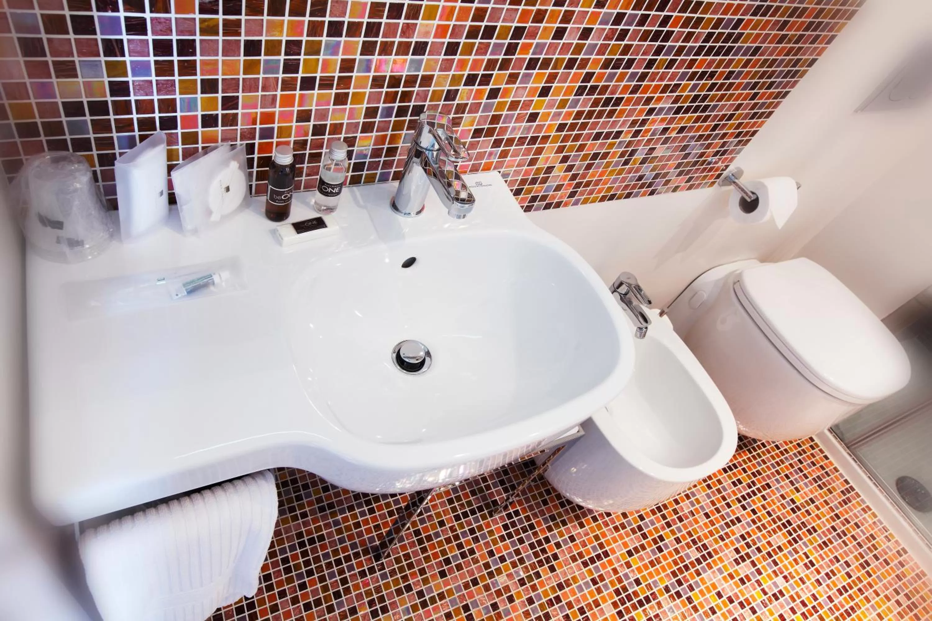 Toilet in Hotel Annunziata