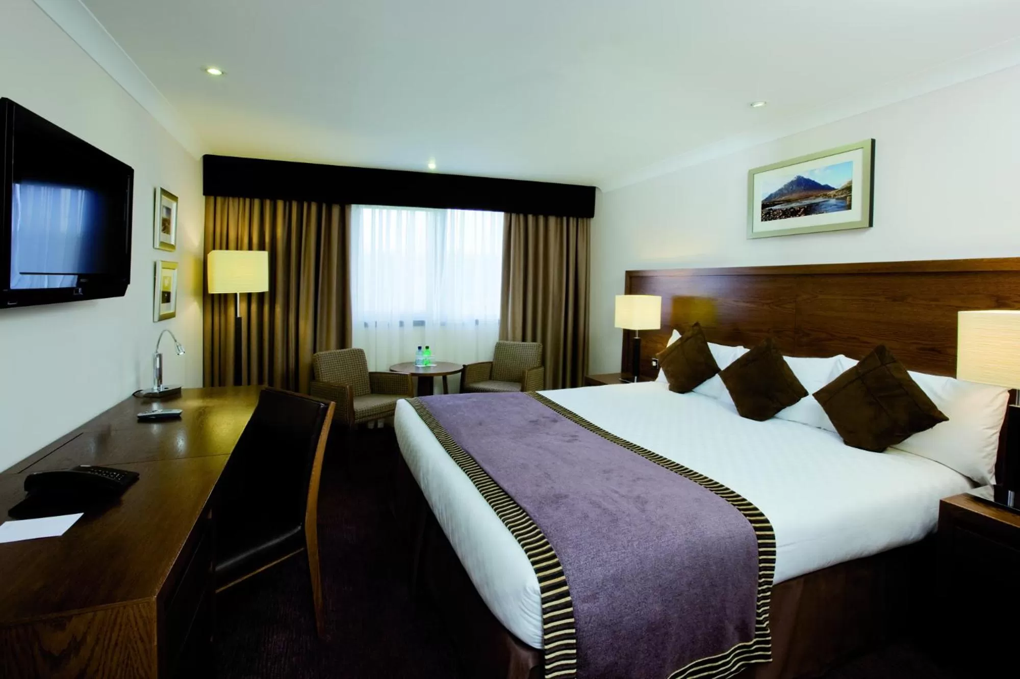 Bedroom, Bed in The Aberdeen Altens Hotel