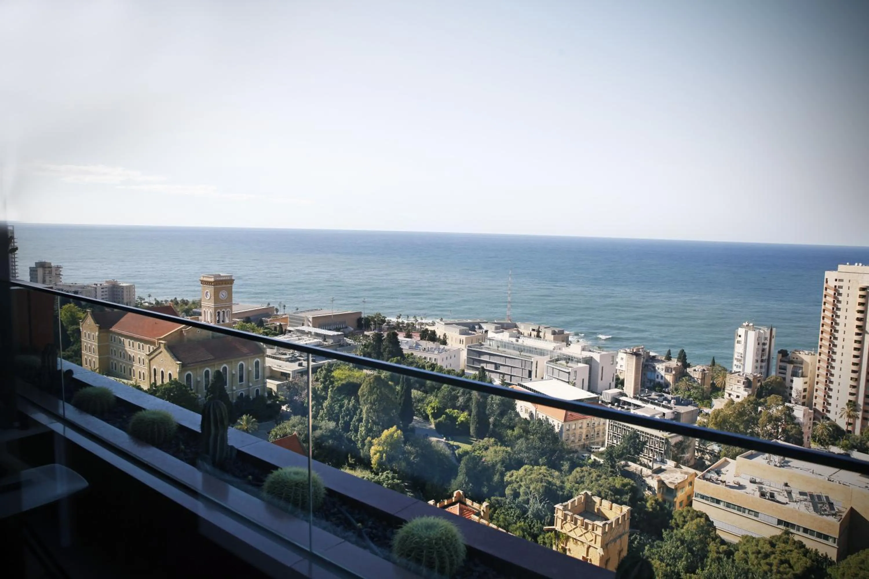 Junior Suite with Sea View in 1866 Court & Suites Hotel