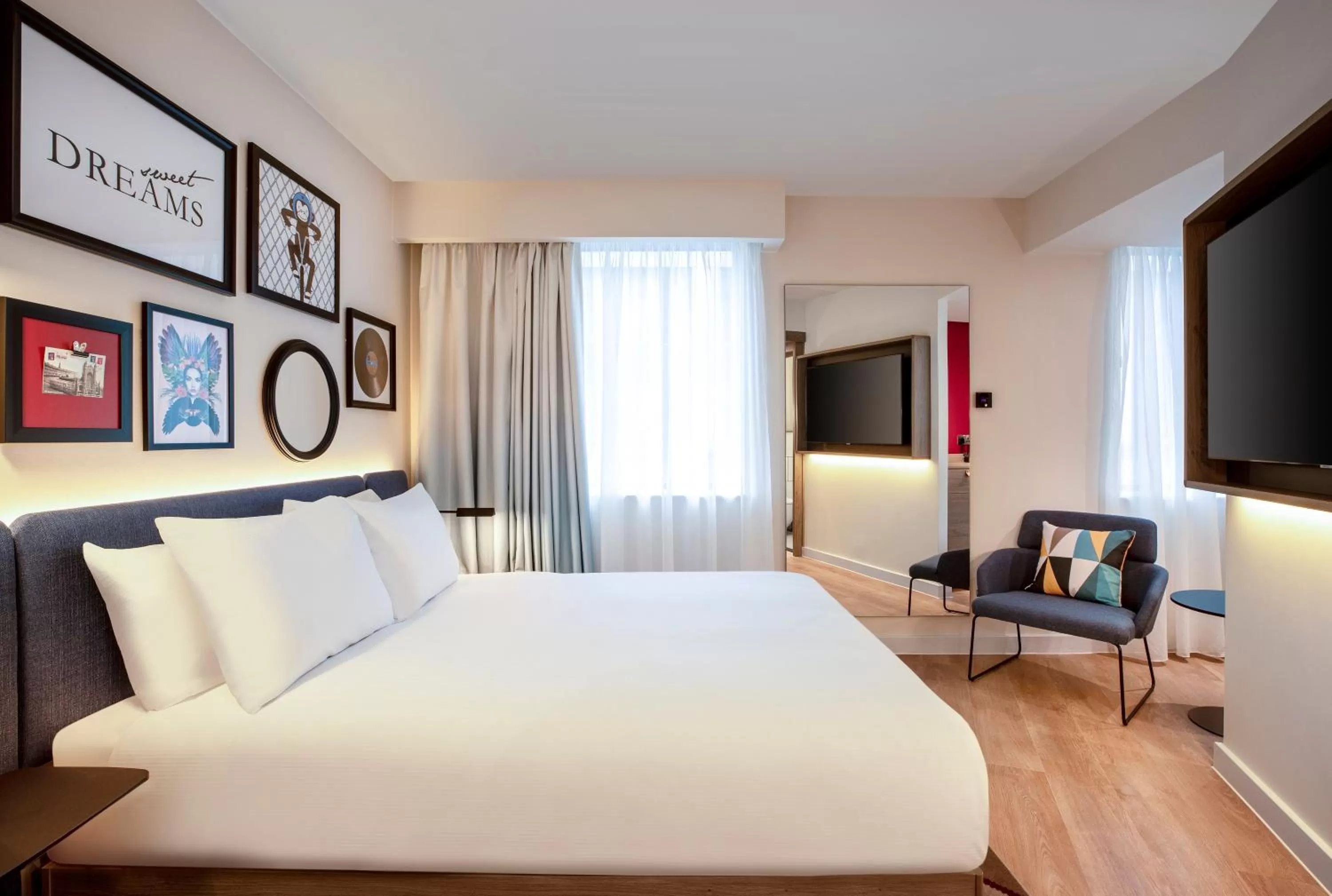 Bedroom, Bed in Hampton By Hilton Bath City