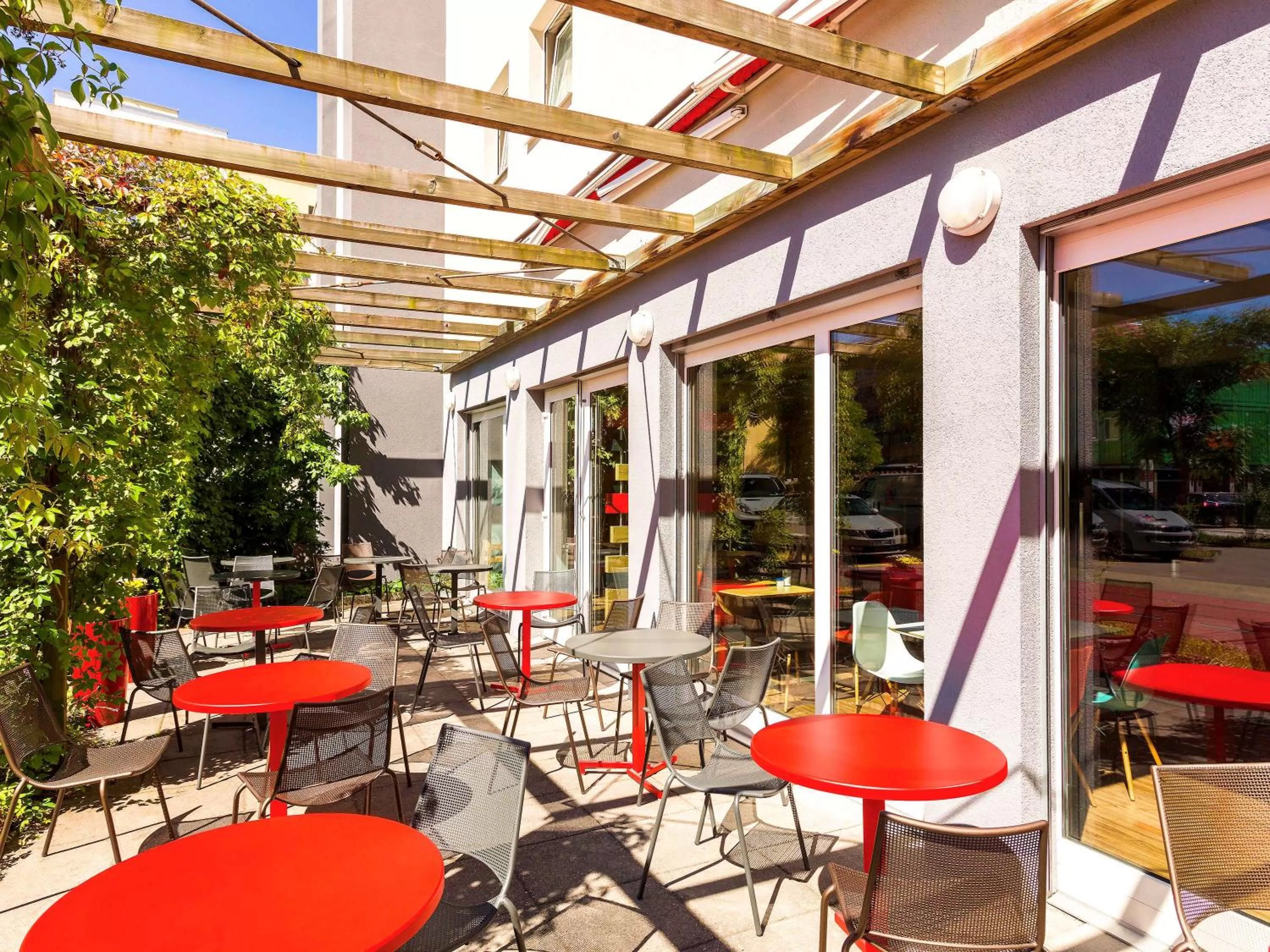 Lounge or bar in ibis Winterthur City