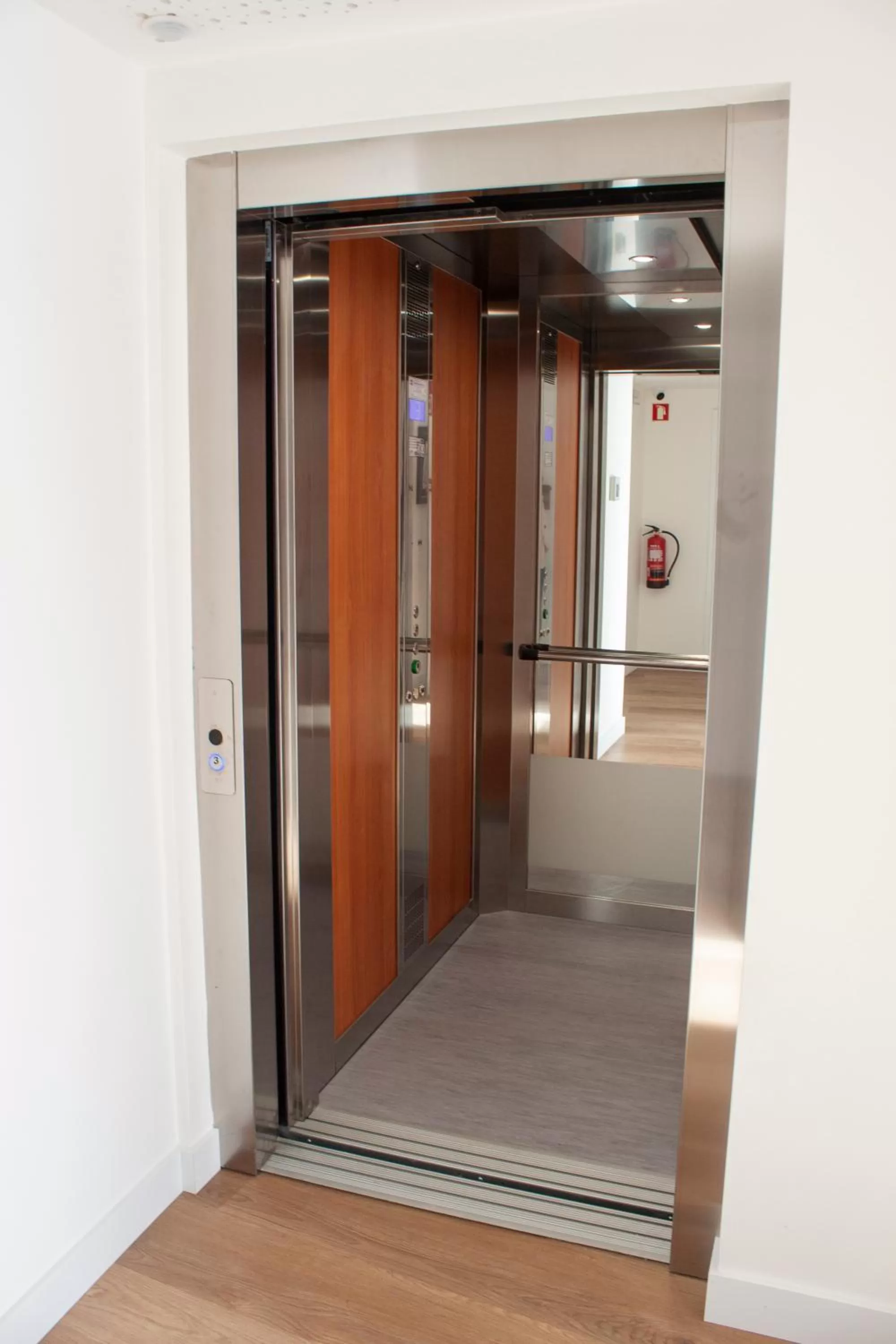 elevator in Coração do Tua Hotel