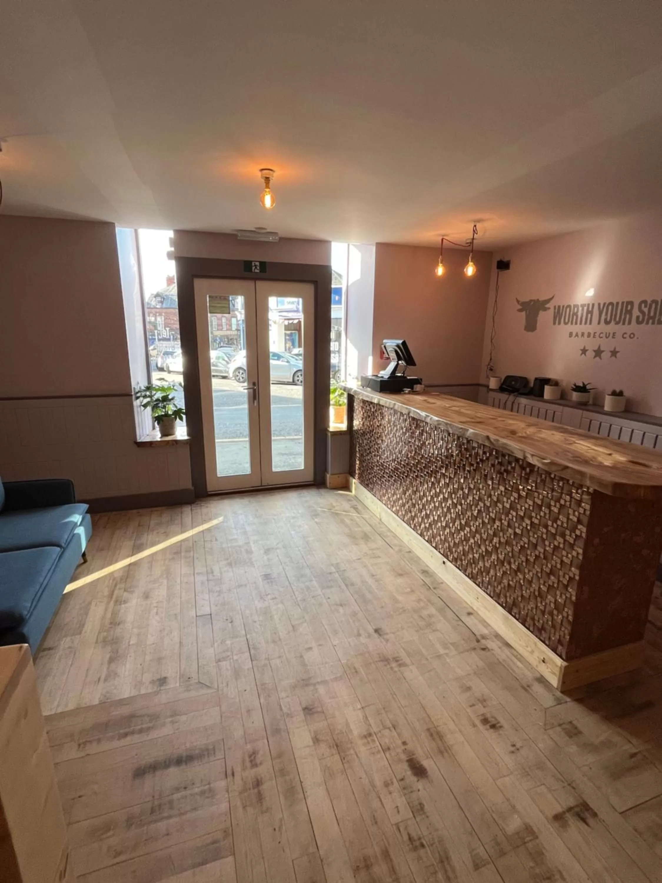 Seating area in Hampton Hotel & restaurant