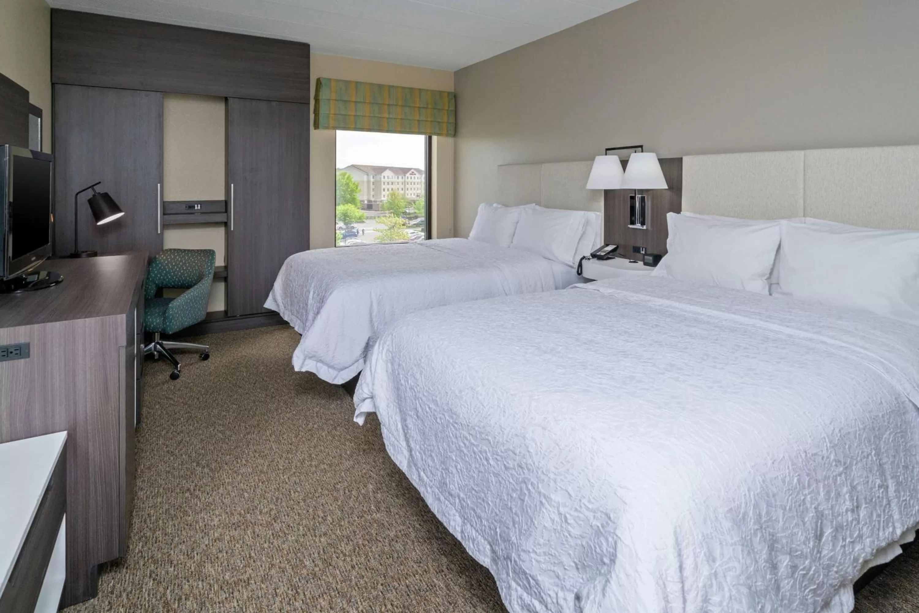 Bedroom, Bed in Hampton Inn & Suites Valley Forge/Oaks