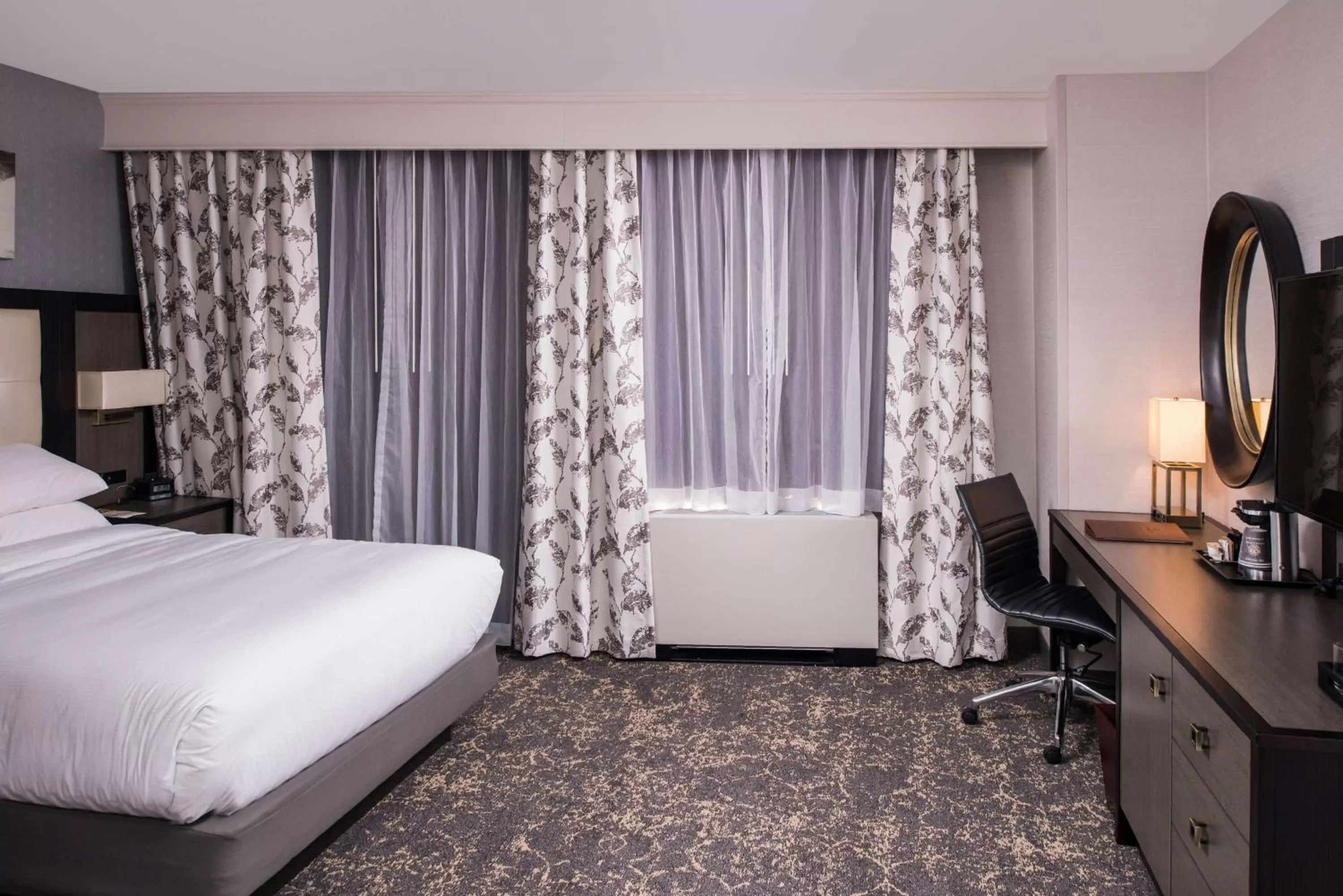 Bedroom, Bed in DoubleTree by Hilton Utica