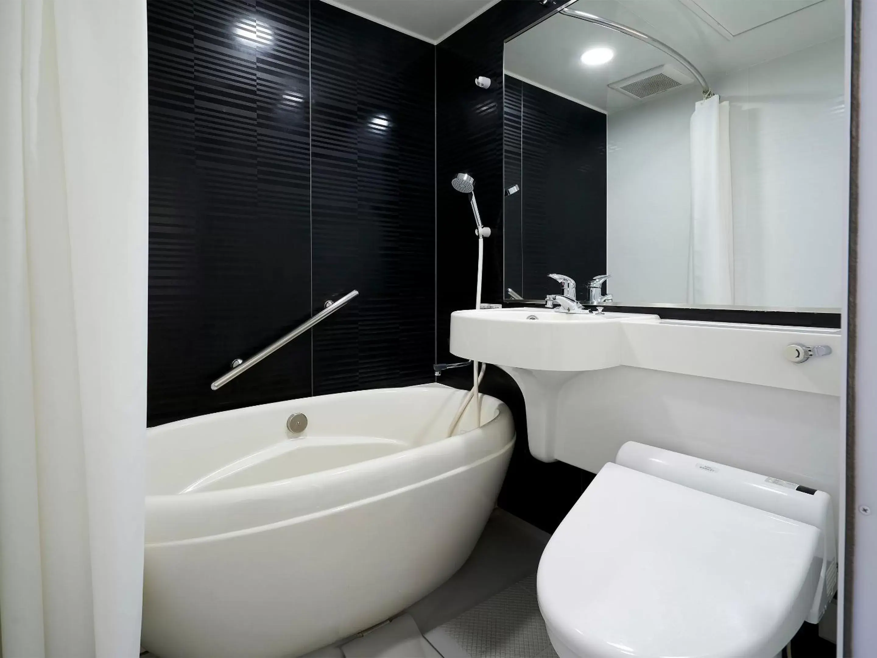 Twin Room with Sofa Bed (Extra Bed) - Smoking in Daiwa Roynet Hotel Nagoya Shinkansenguchi Twin Room with Sofa Bed (Extra Bed) - Smoking in Daiwa Roynet Hotel Nagoya Shinkansenguchi