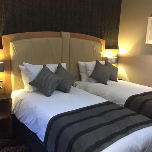 Property building, Bed in The Bell Hotel Aylesbury