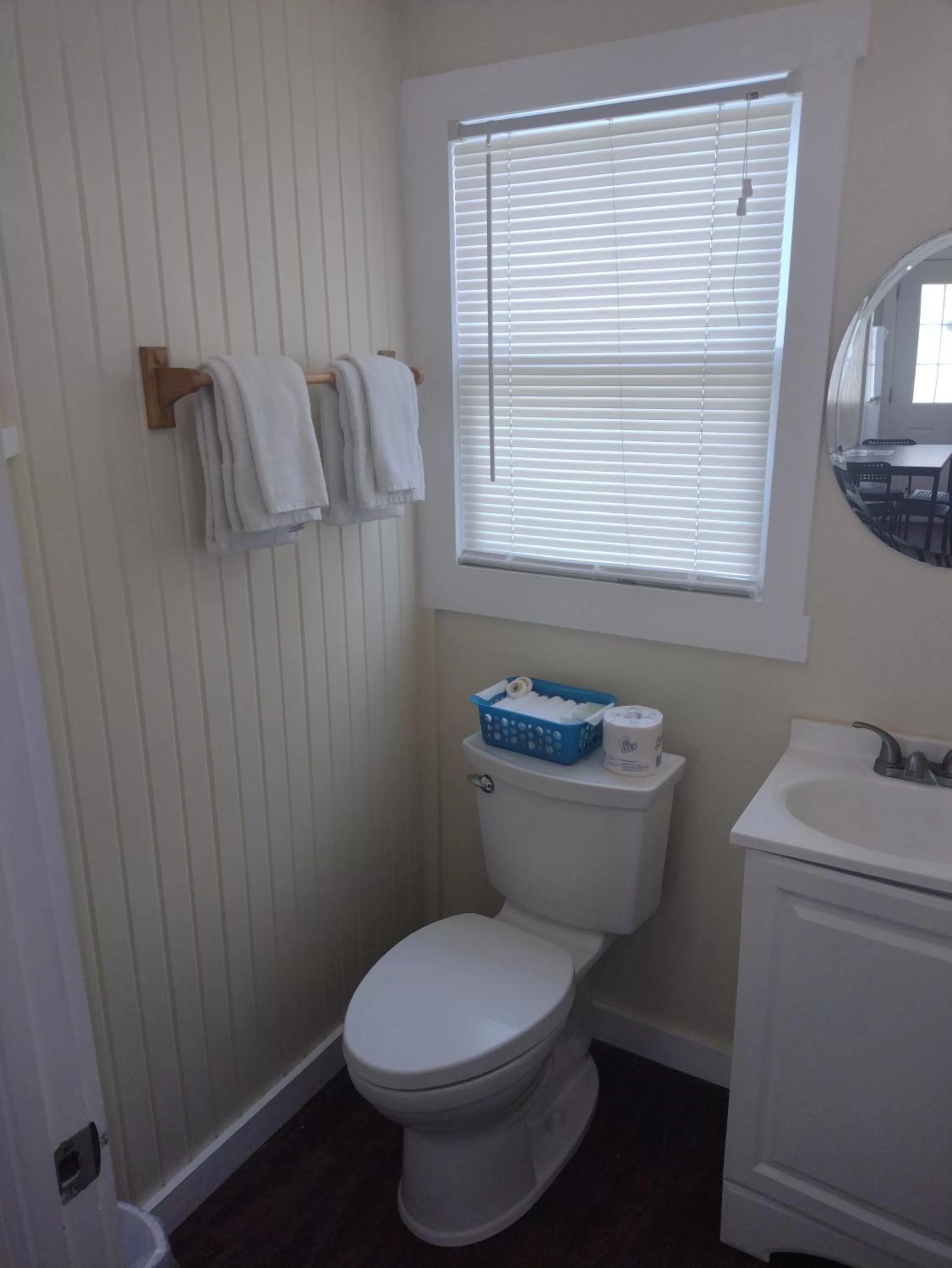 Bathroom in Double Barr Cottage Inn