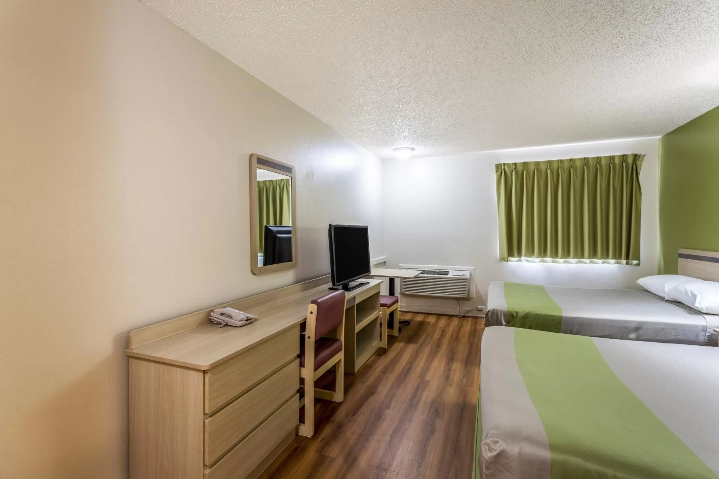 Bedroom, Bed in Motel 6-Great Falls, MT