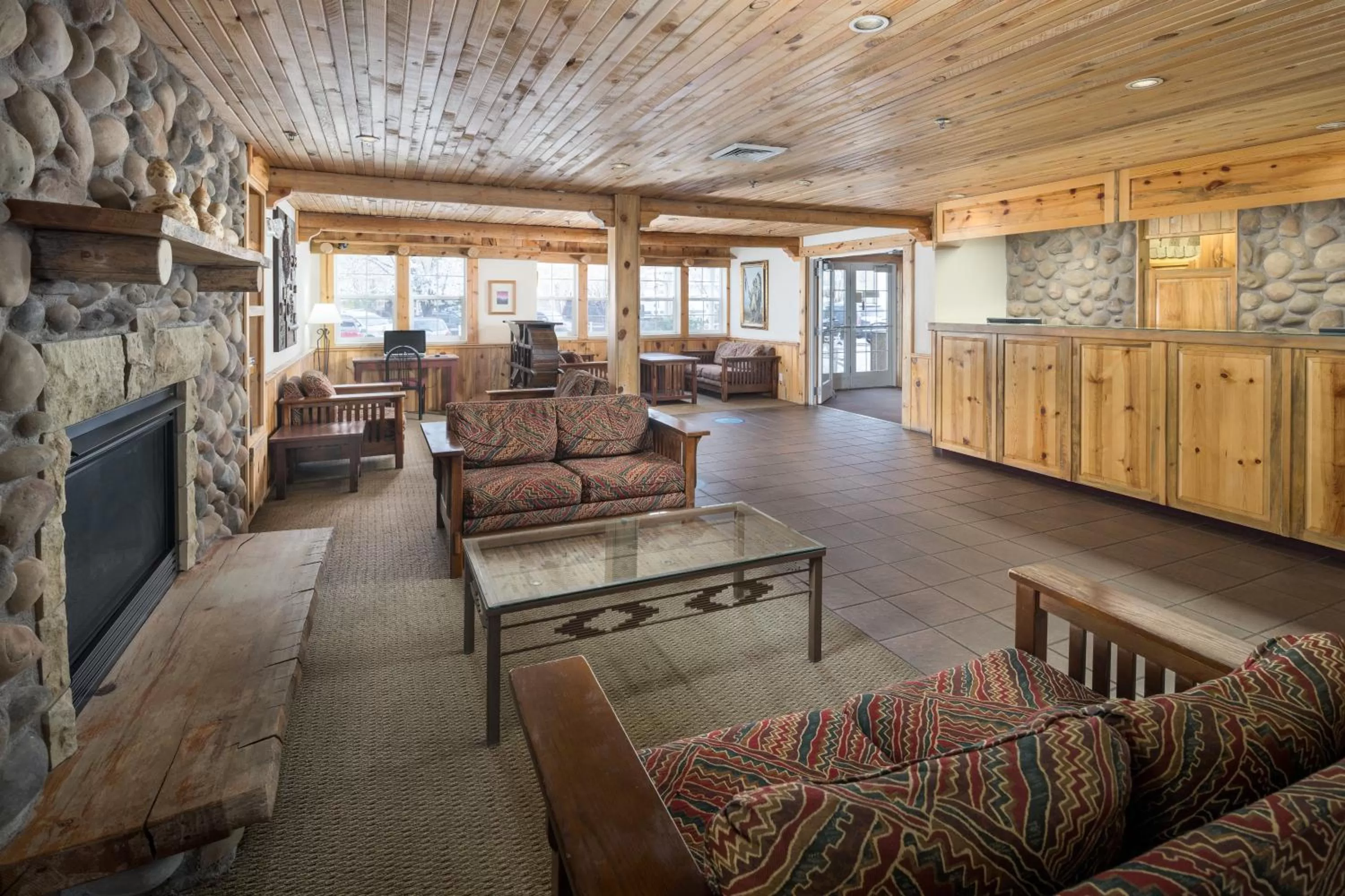 Lobby or reception in River Canyon Lodge