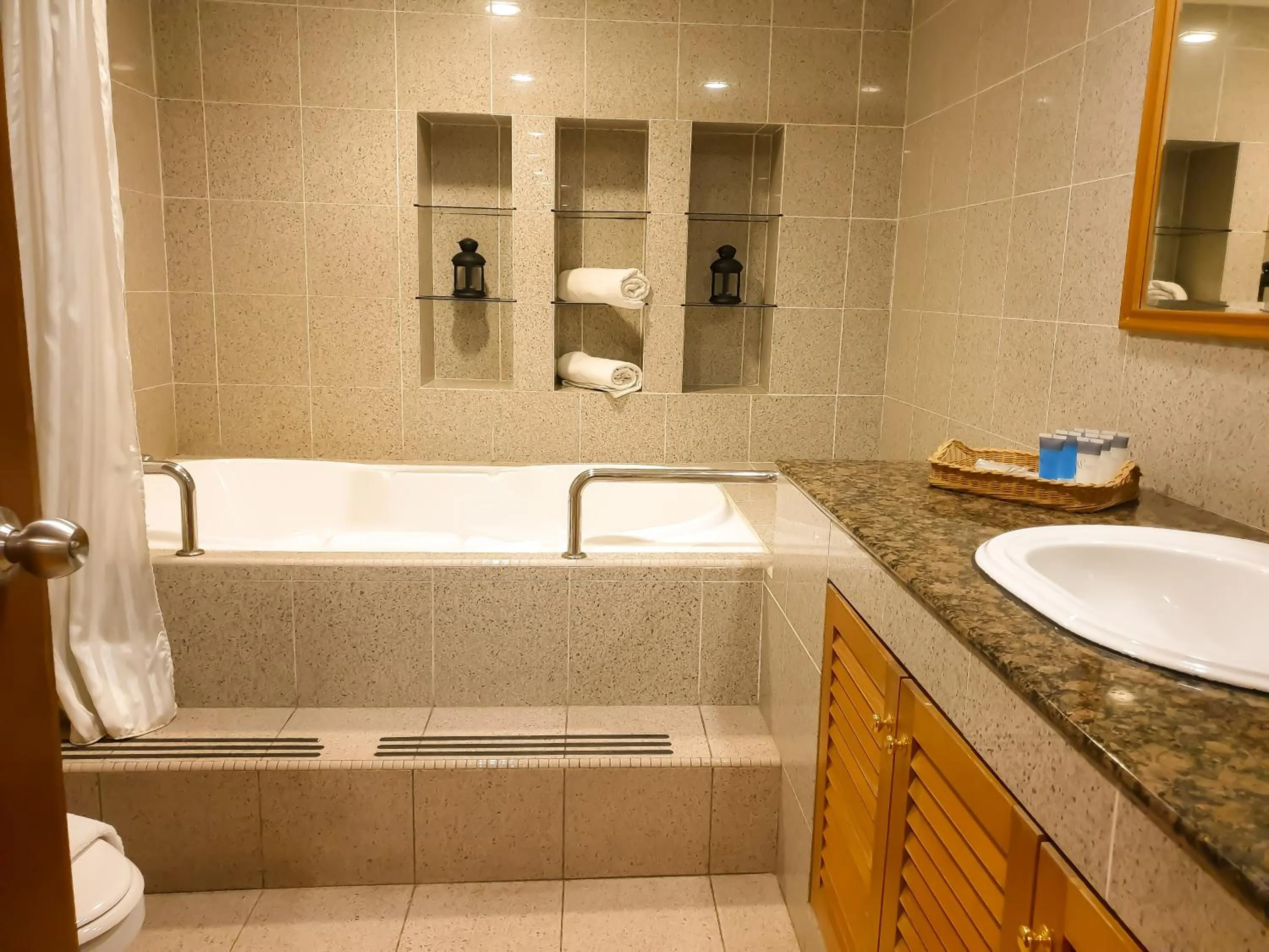 Toilet in Flamingo Hotel By The Lake, Kuala Lumpur